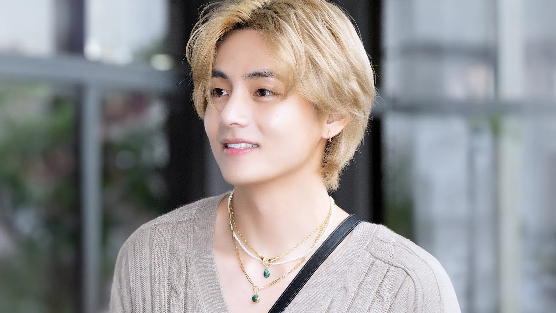 Bts v jewelry deals