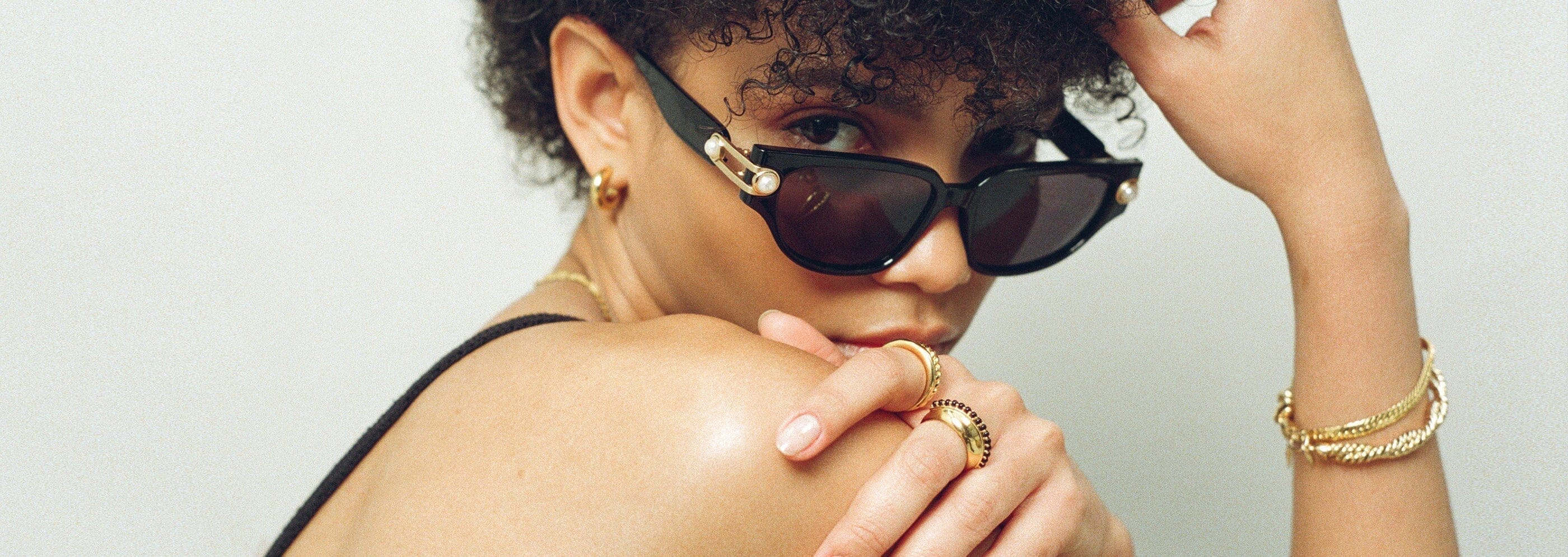 Le Specs x Missoma Serpens Link Olive Green Pearl Accent Sunglasses default.jpg?class=1600&  main image 2