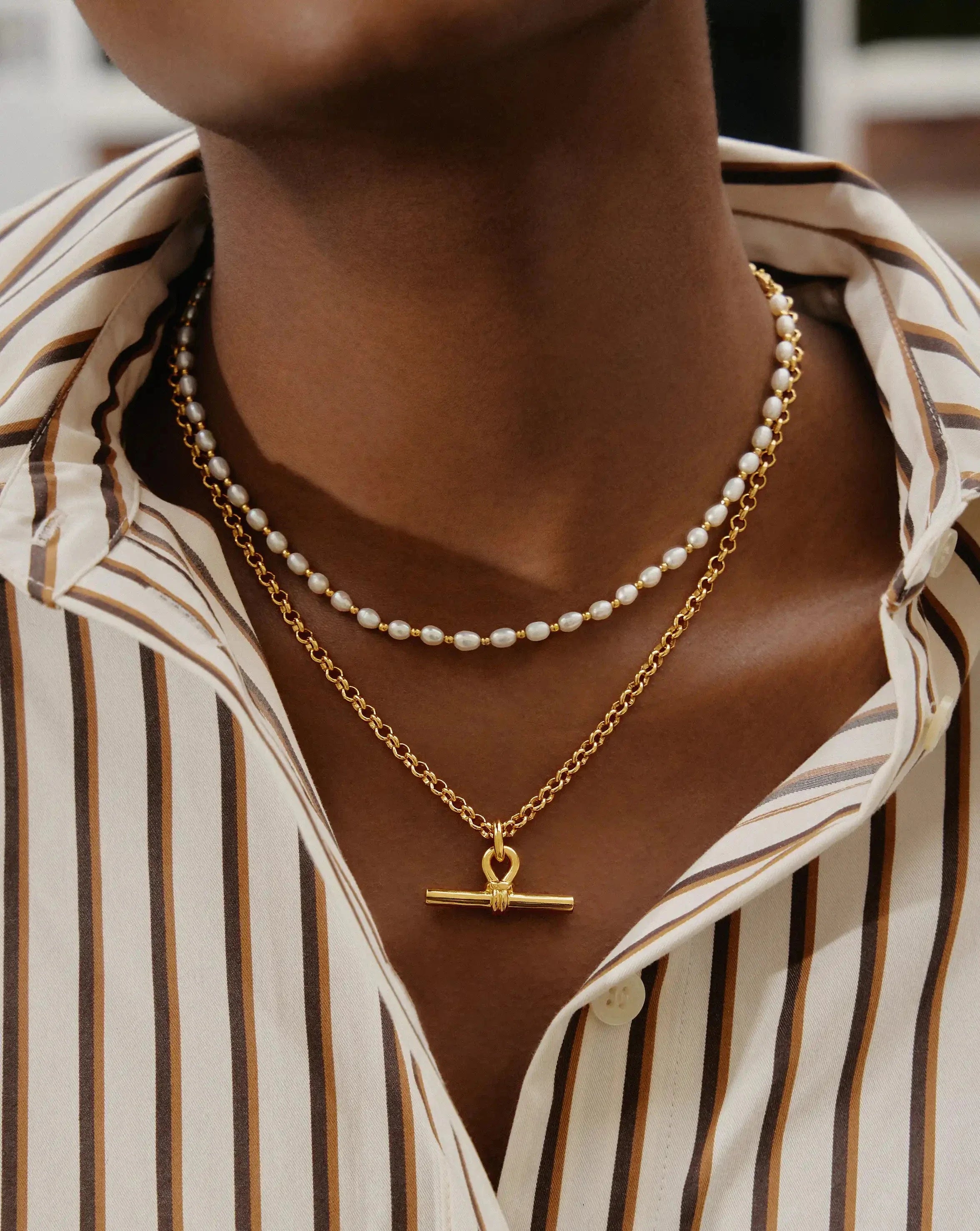 How to Style a T-Bar Necklace Like Andy Sachs