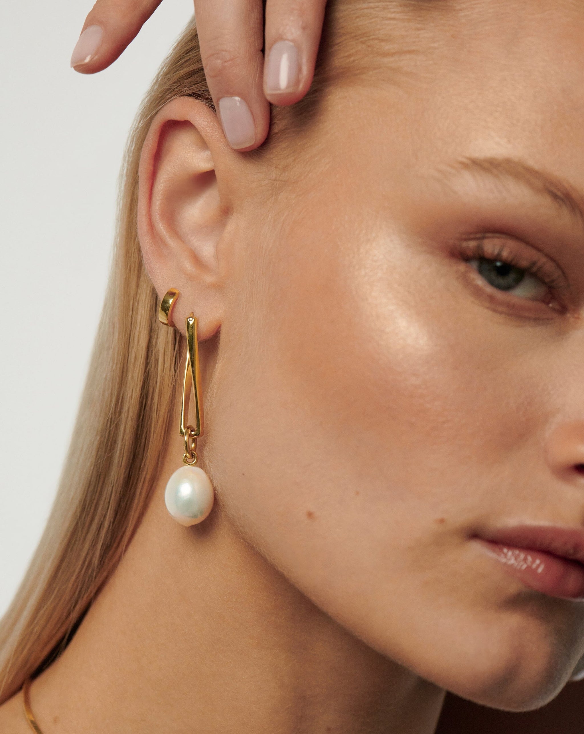 Baroque Pearl Twisted Drop Earrings | 18ct Gold Plated/Pearl Earrings Missoma