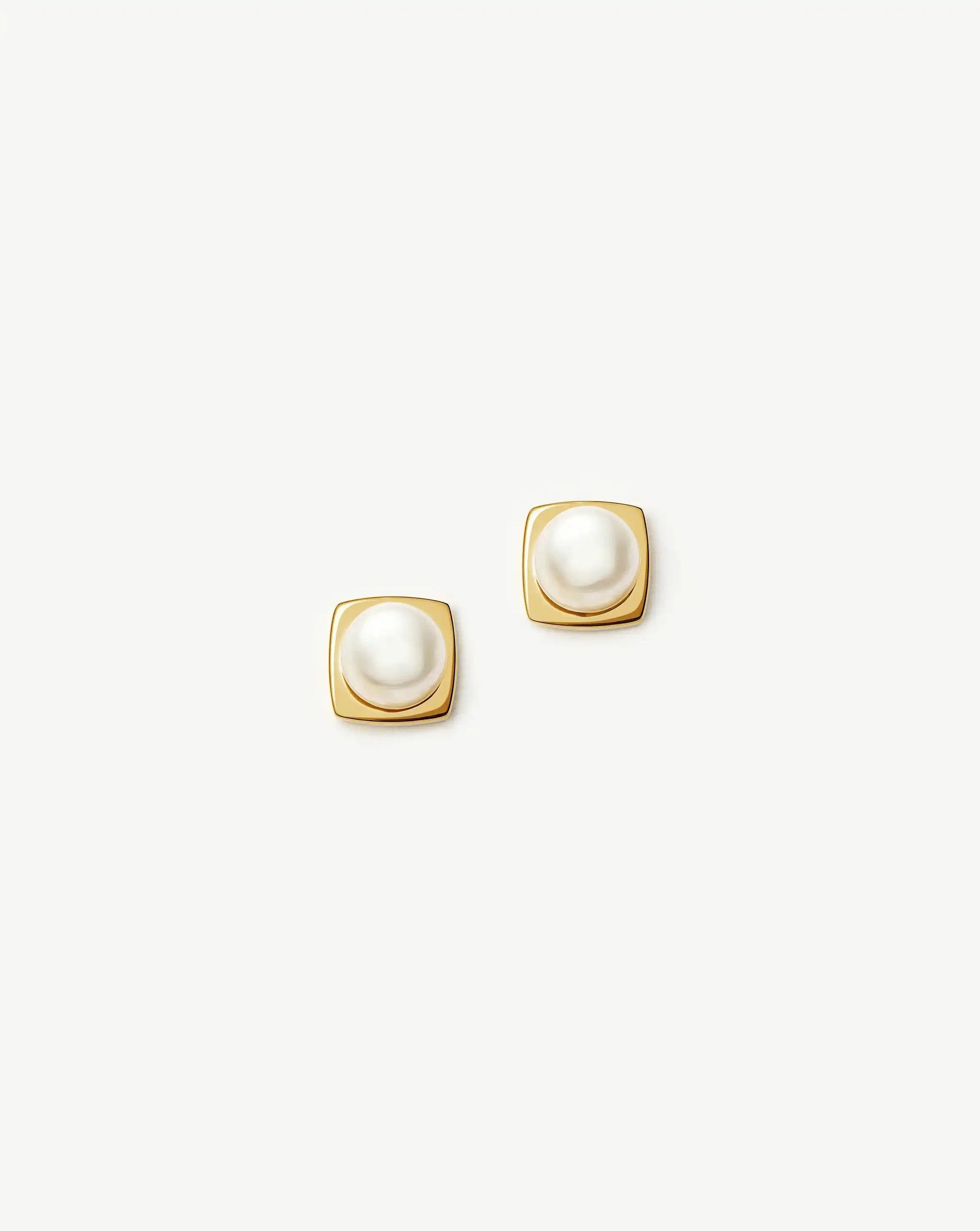 Button Pearl Square Stud Earrings | 18ct Gold Vermeil/Pearl Earrings Missoma