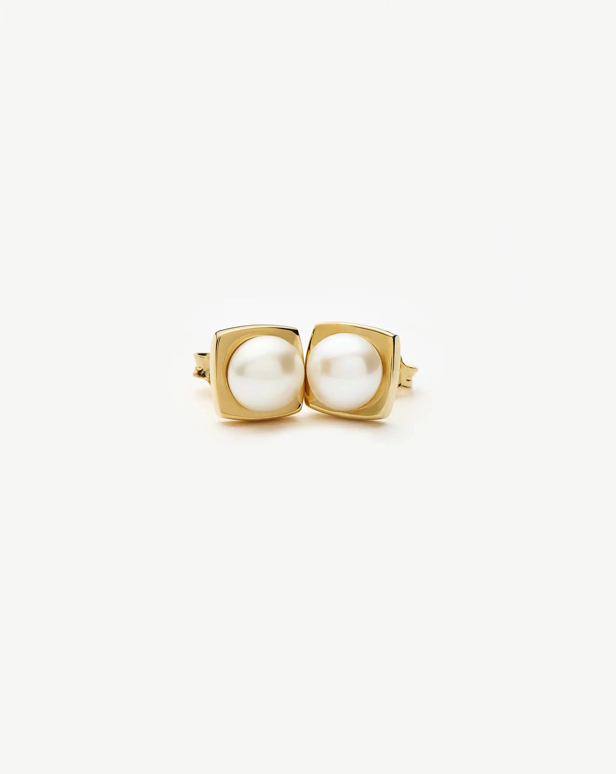 Button Pearl Square Stud Earrings | 18ct Gold Vermeil/Pearl Earrings Missoma