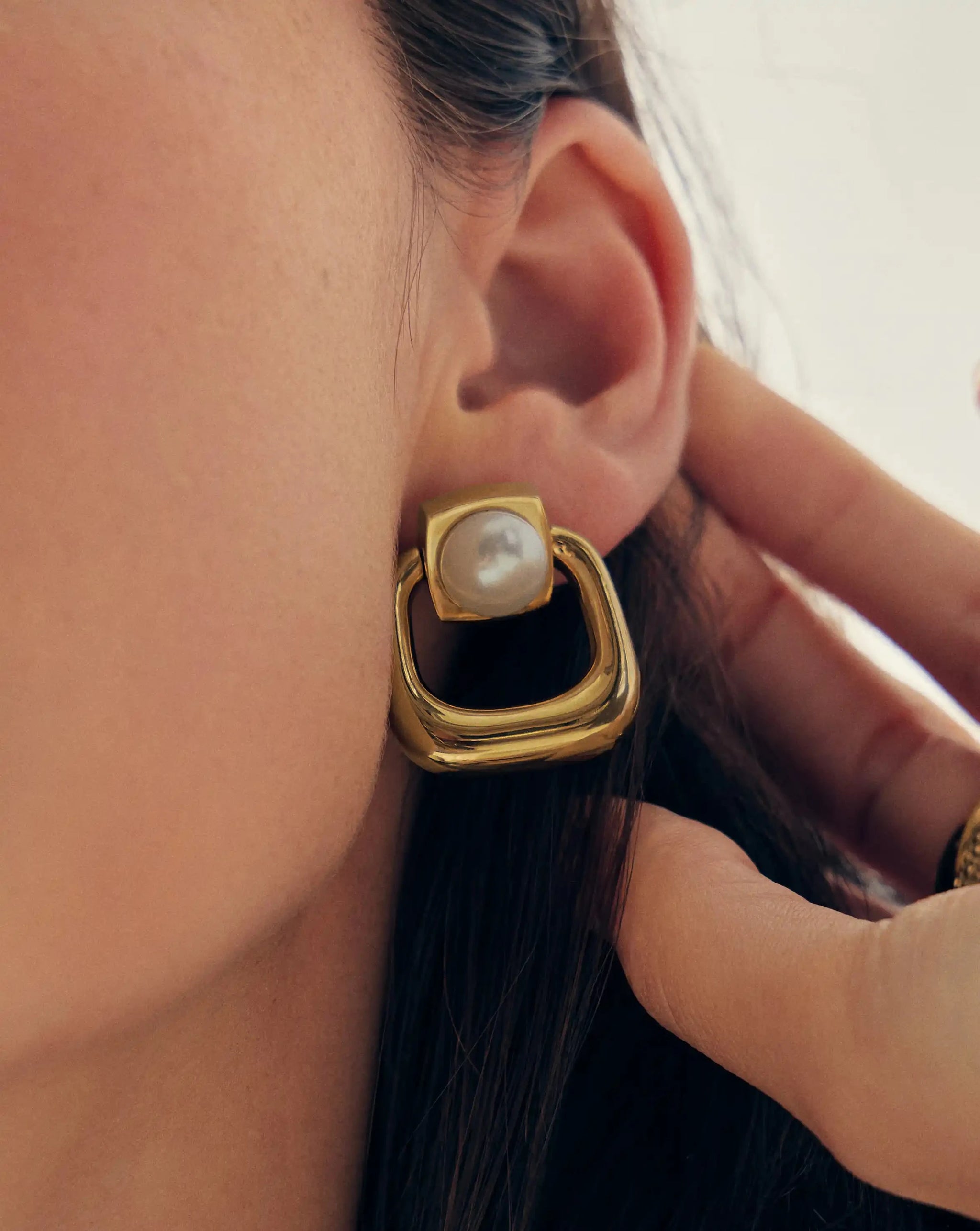 Button Pearl Statement Stud Earrings | 18ct Gold Plated/Pearl Earrings Missoma