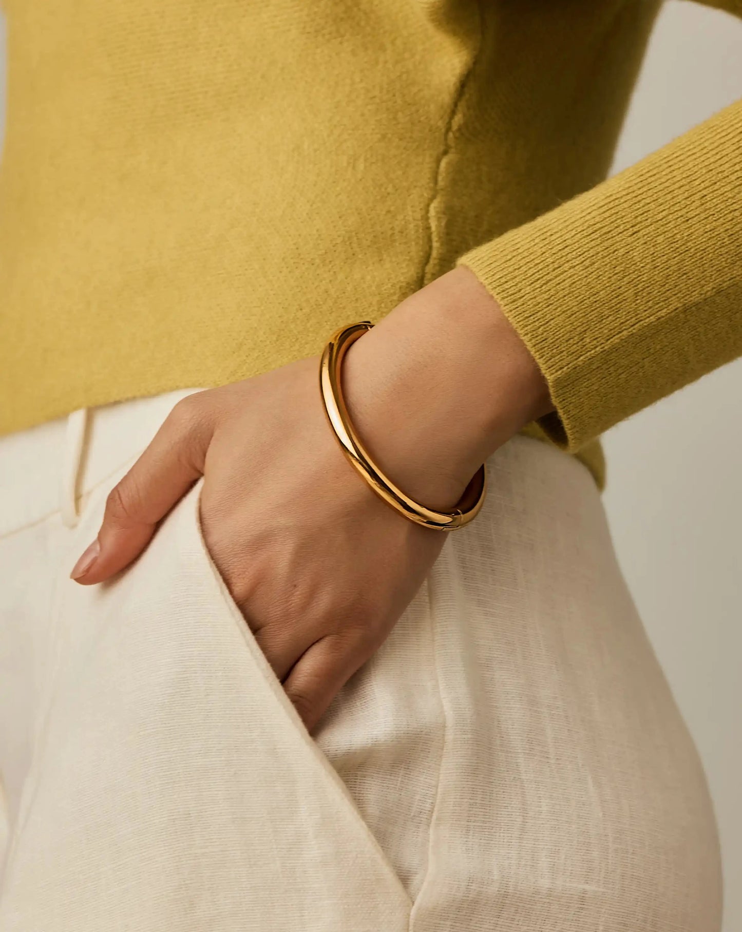 Chunky Round Hinged Bangle | 18ct Gold Plated Bracelets Missoma