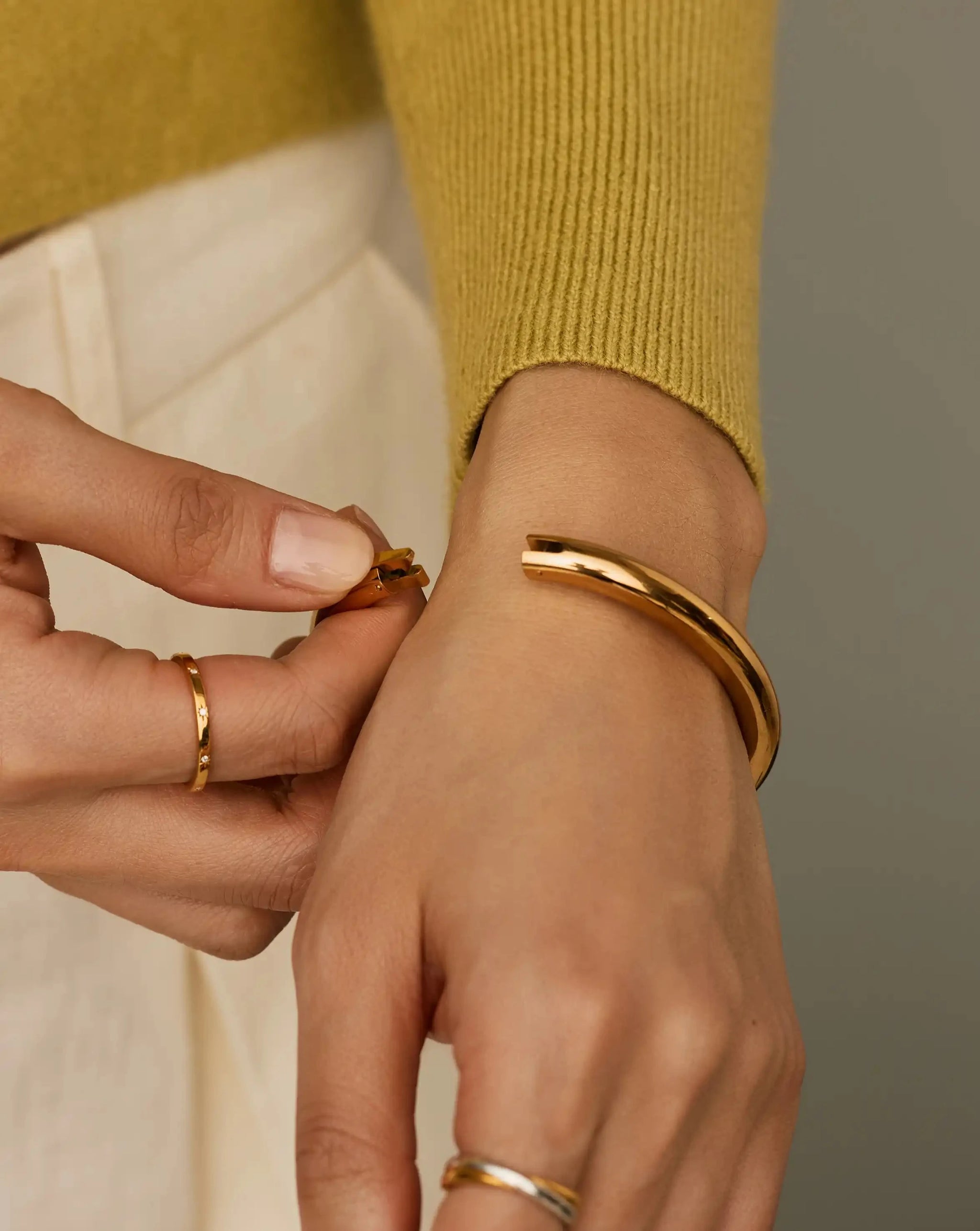 Chunky Round Hinged Bangle | 18ct Gold Plated Bracelets Missoma