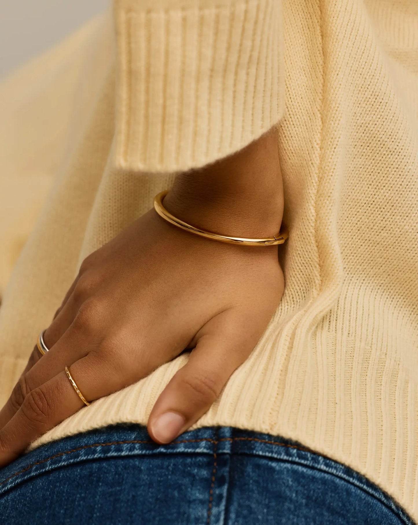 Classic Round Hinged Bangle | 18ct Gold Plated Bracelets Missoma