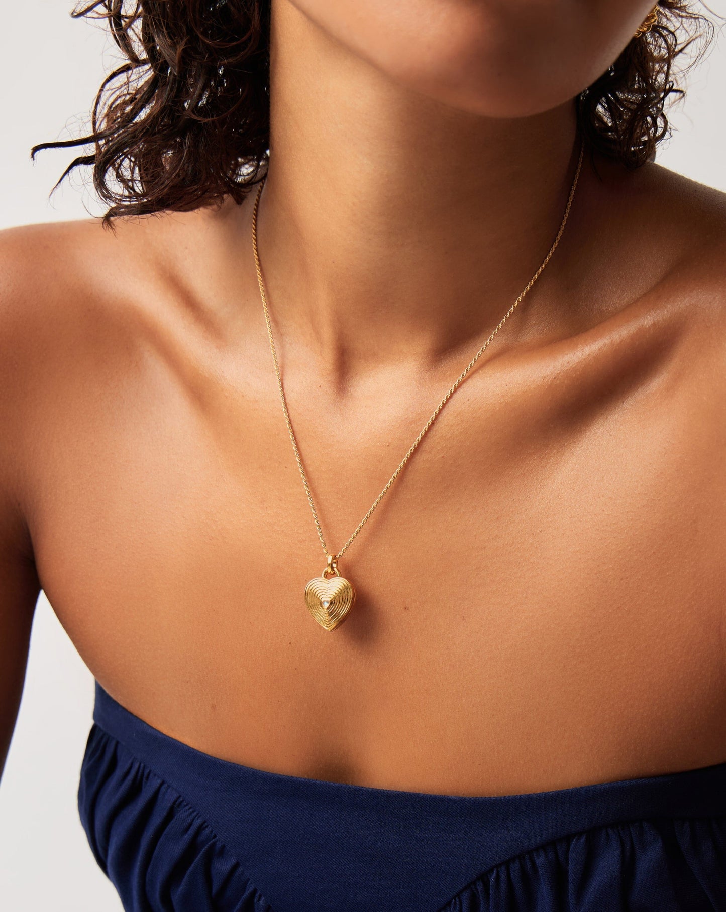 Engravable Heart Ridge Locket Pendant Necklace | 18ct Gold Vermeil/Rainbow Moonstone Necklaces Missoma