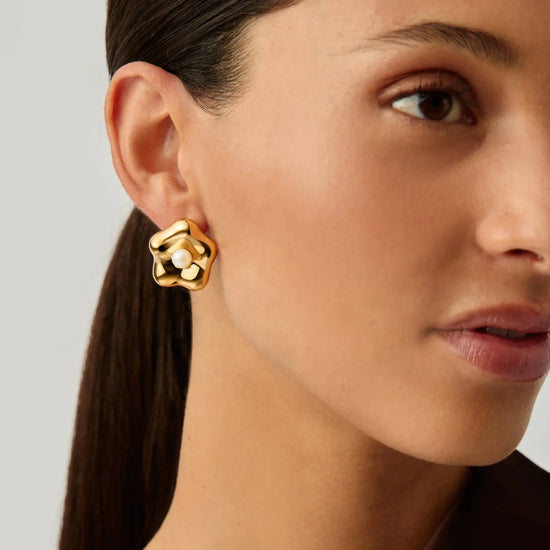 Eny Puffy Daisy Oversized Stud Earrings | 18ct Gold Plated/Pearl Earrings Missoma