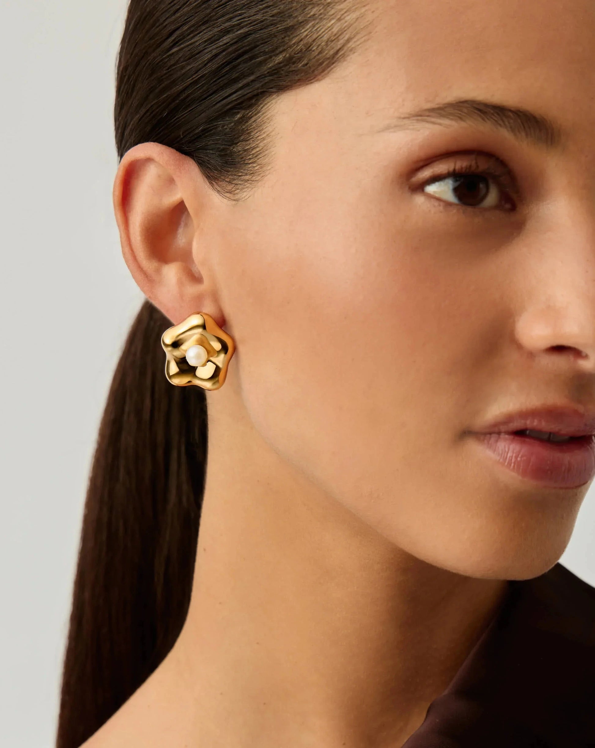 Eny Puffy Daisy Oversized Stud Earrings | 18ct Gold Plated/Pearl Earrings Missoma