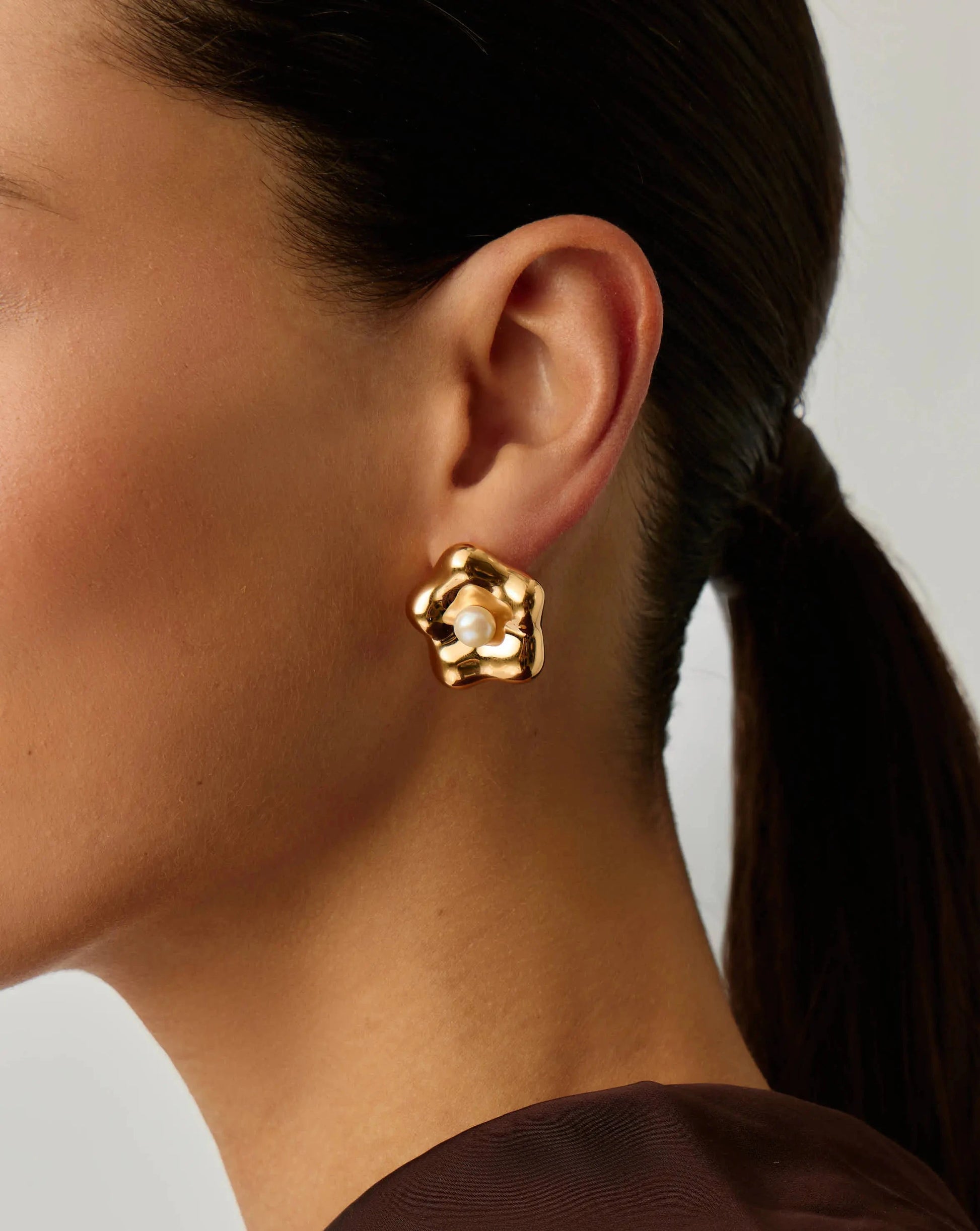 Eny Puffy Daisy Oversized Stud Earrings | 18ct Gold Plated/Pearl Earrings Missoma