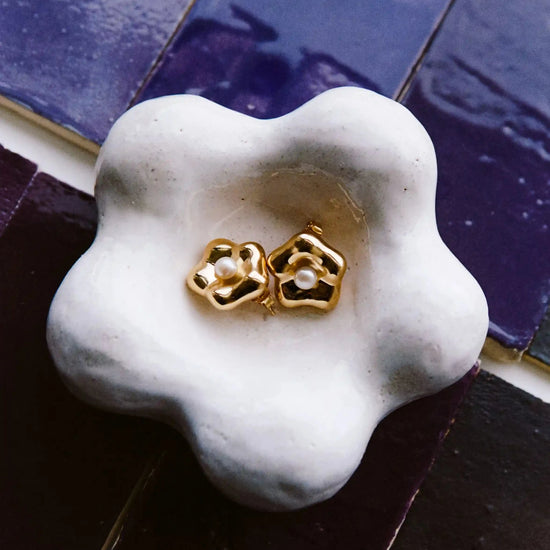 Eny Puffy Daisy Oversized Stud Earrings | 18ct Gold Plated/Pearl Earrings Missoma