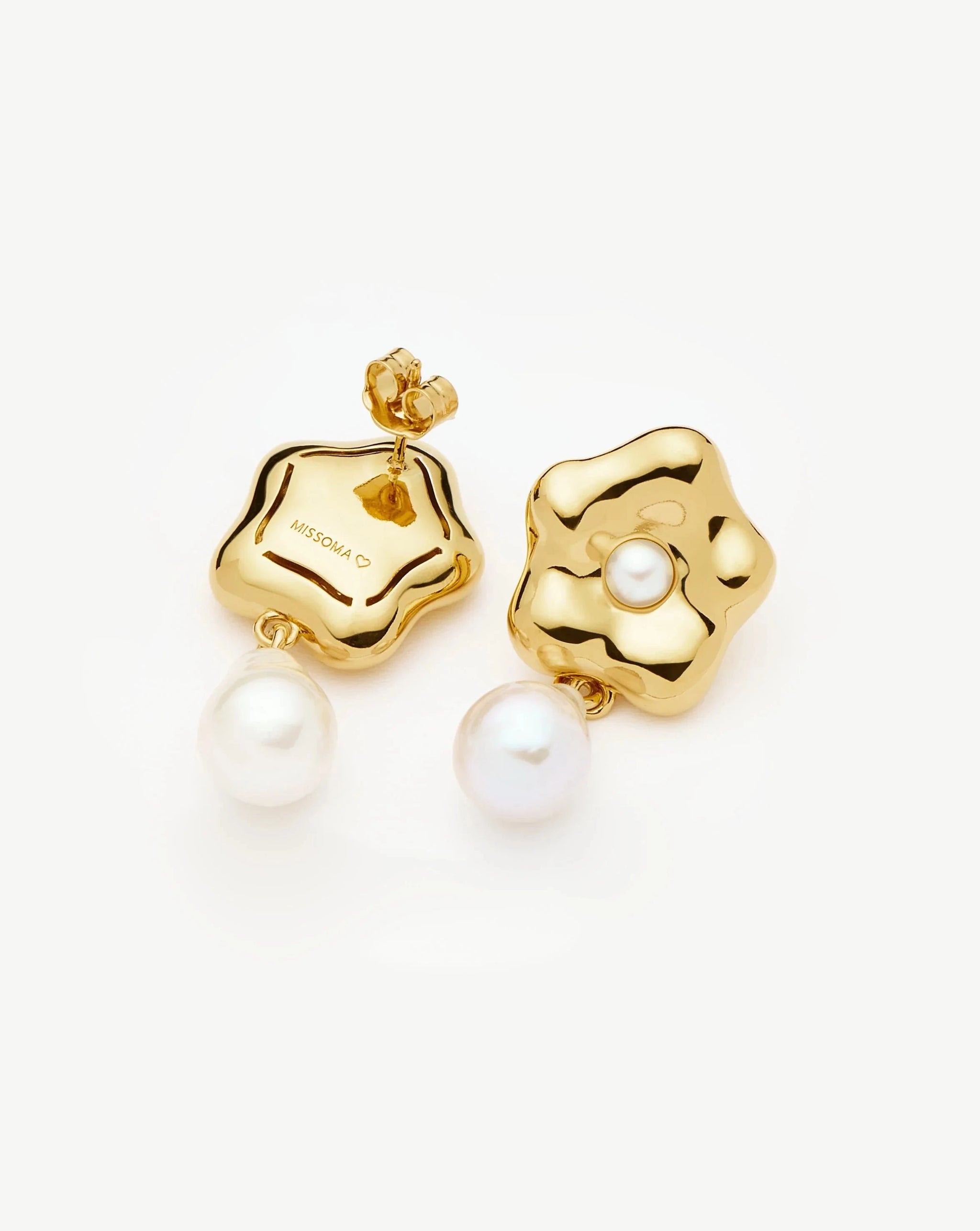 Eny Puffy Daisy Pearl Drop Earrings | 18ct Gold Plated/Pearl Earrings Missoma