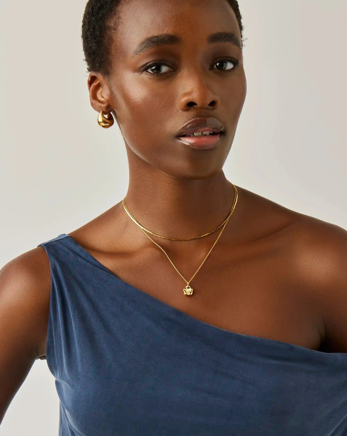 Eny Puffy Daisy Pendant Necklace | 18ct Gold Plated/Pearl Necklaces Missoma