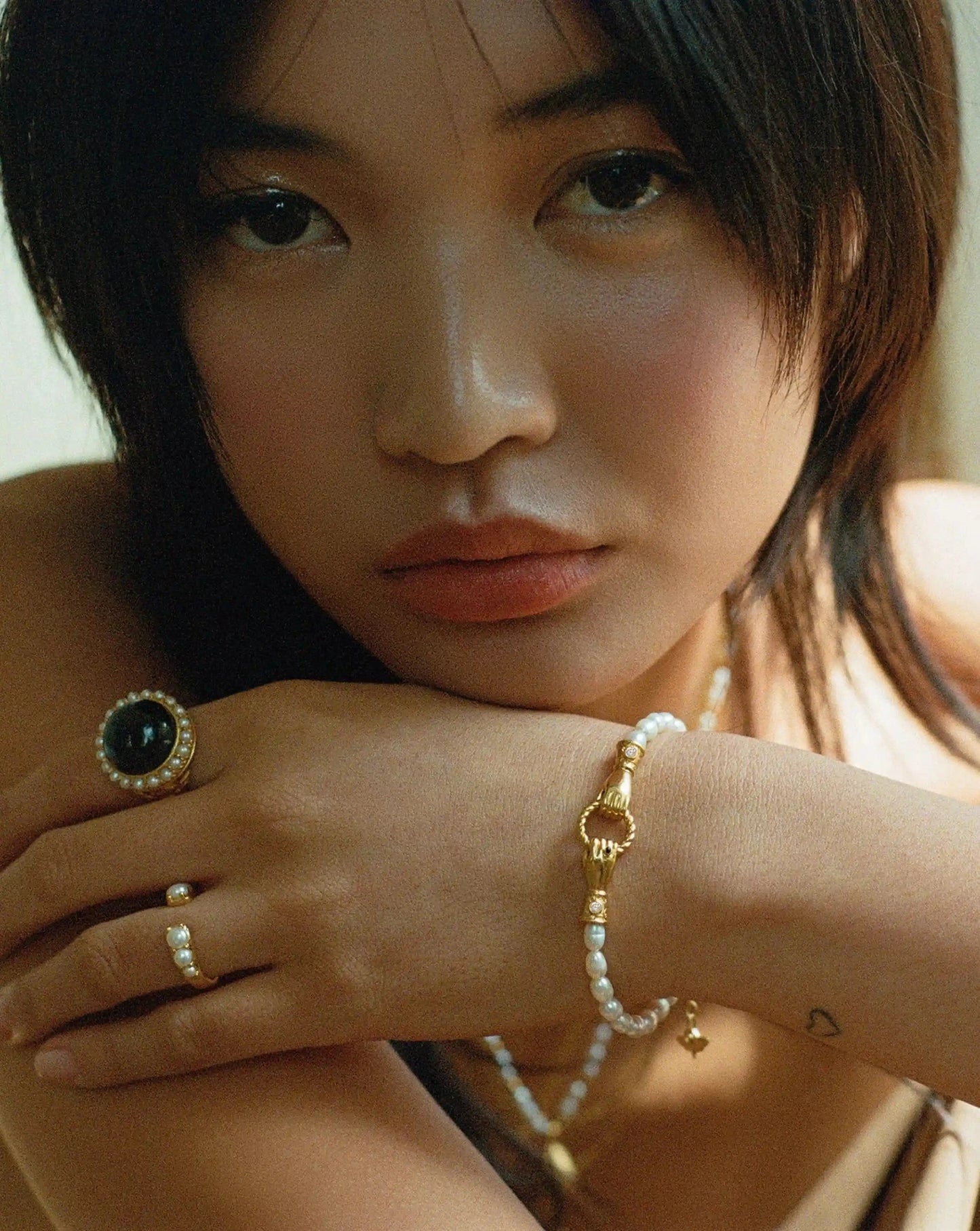 Harris Reed In Good Hands Pearl Bracelet | 18ct Gold Plated/Pearl & Black Onyx Bracelets Missoma