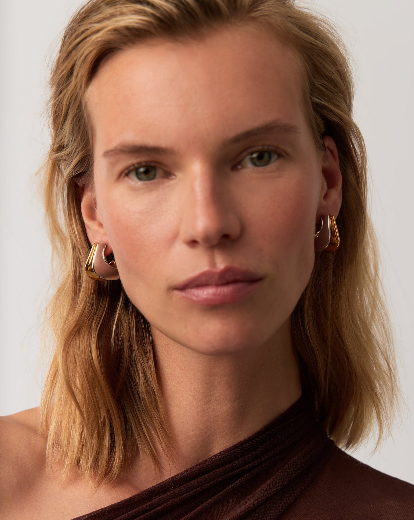 Hera Dome Double Ridge Medium Hoop Earrings | Mixed Metal Earrings Missoma