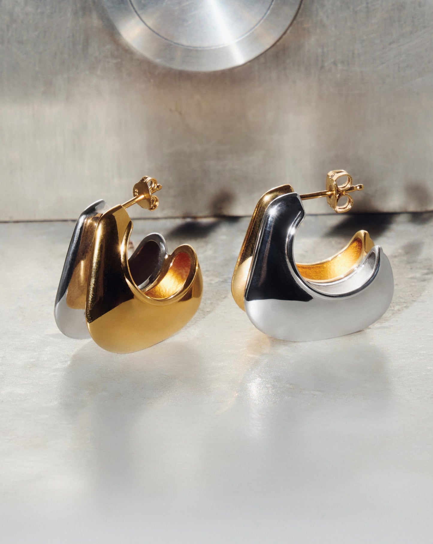 Hera Dome Double Ridge Medium Hoop Earrings | Mixed Metal Earrings Missoma