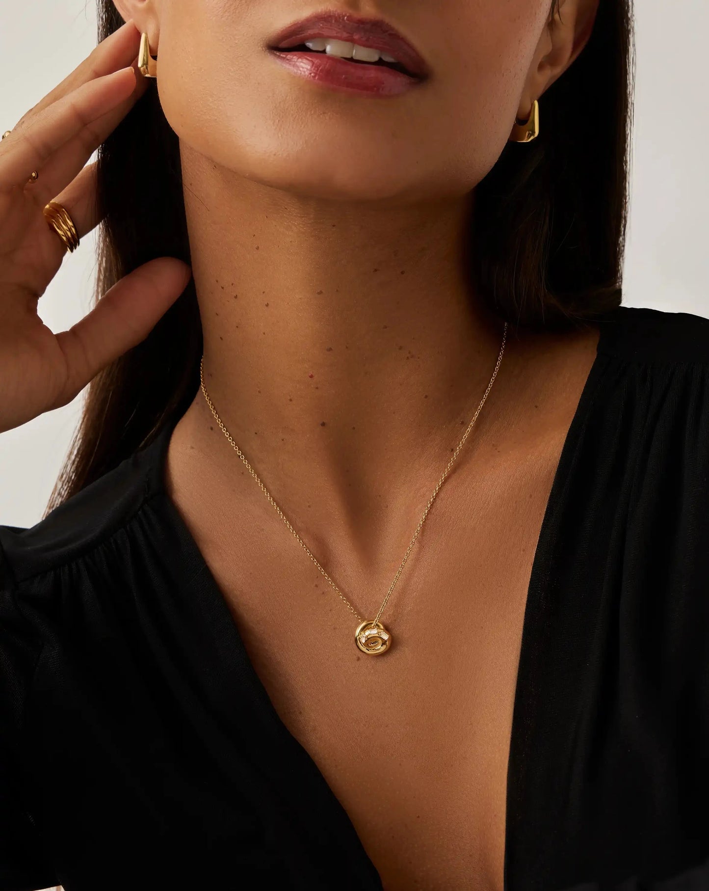 Lucy Williams Pavé Knot Pendant Necklace | 18ct Gold Plated Necklaces Missoma