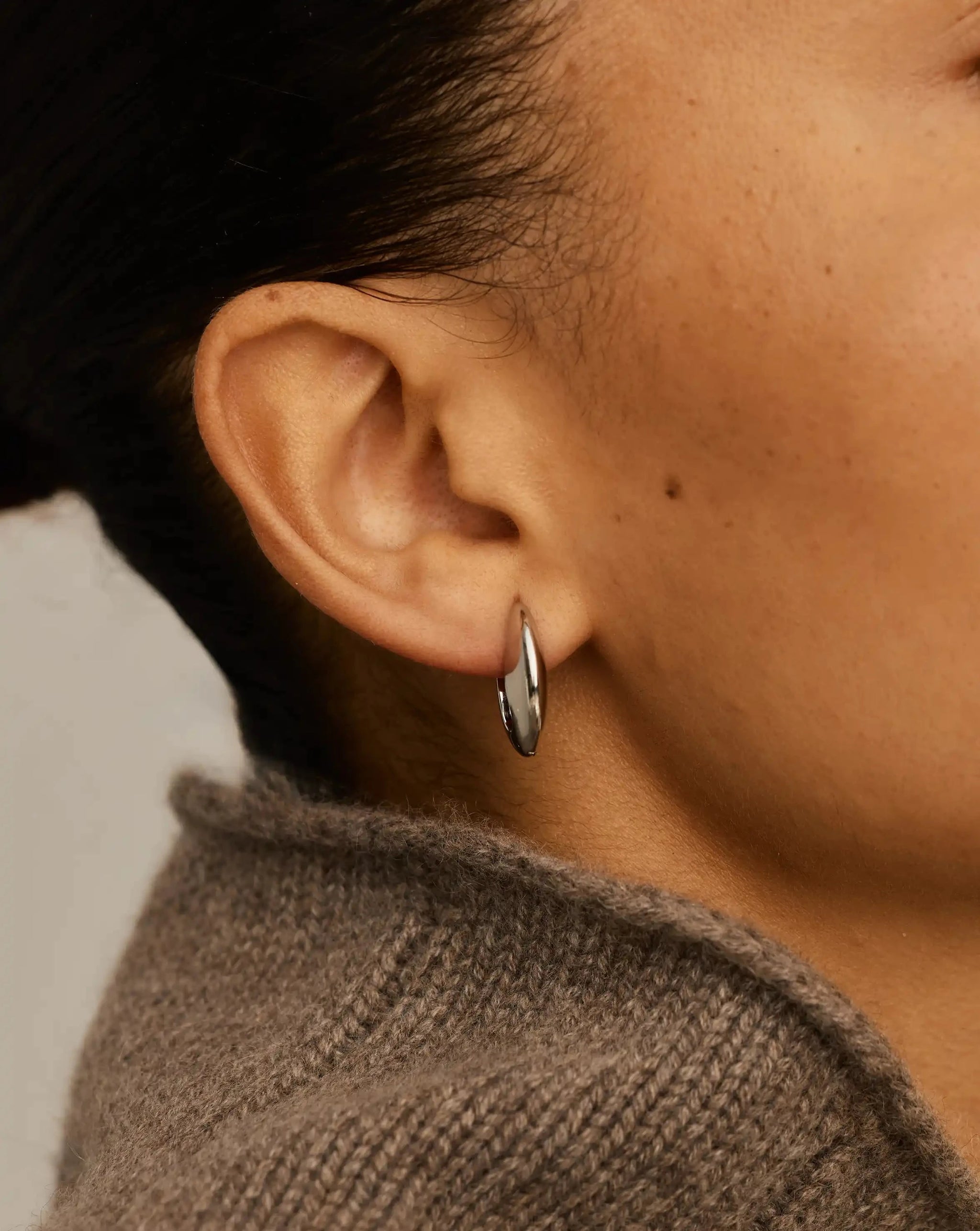 Pebble Hinged Hoop Earrings | Platinum Plated Earrings Missoma