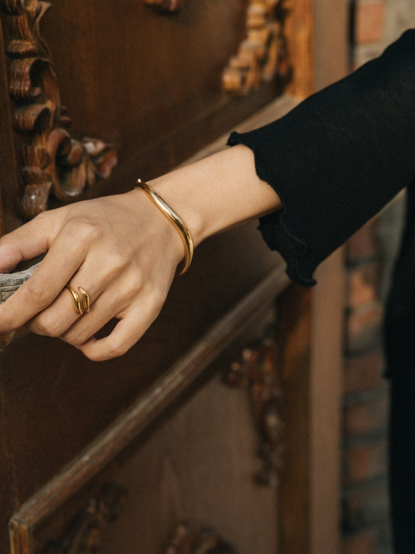 Savi Signature Hinged Bangle | Mix Metal Bracelets Missoma