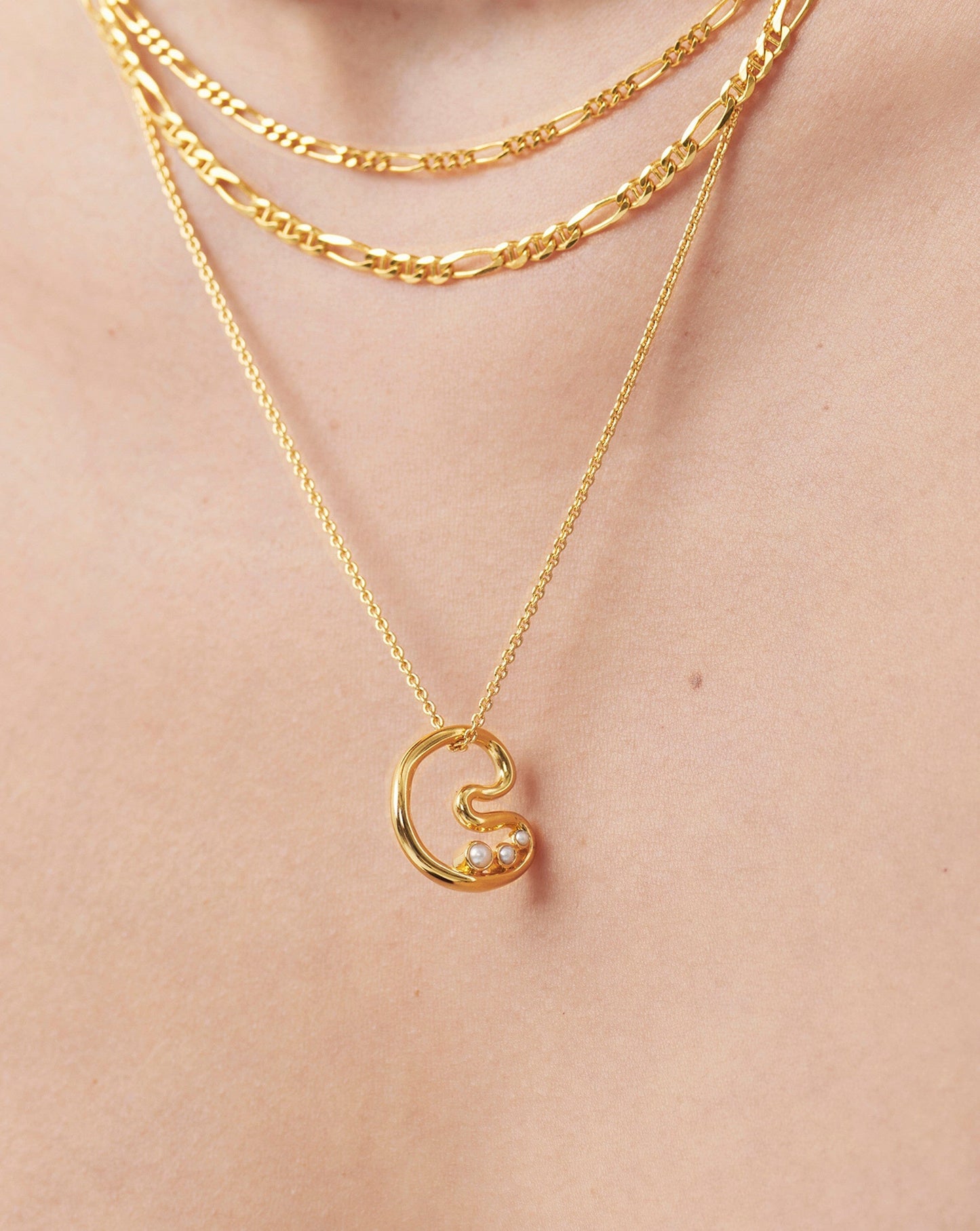 Chubby Pearl Initial Pendant Necklace - Initial C | 18ct Gold Plated Vermeil/Pearl Necklaces Missoma