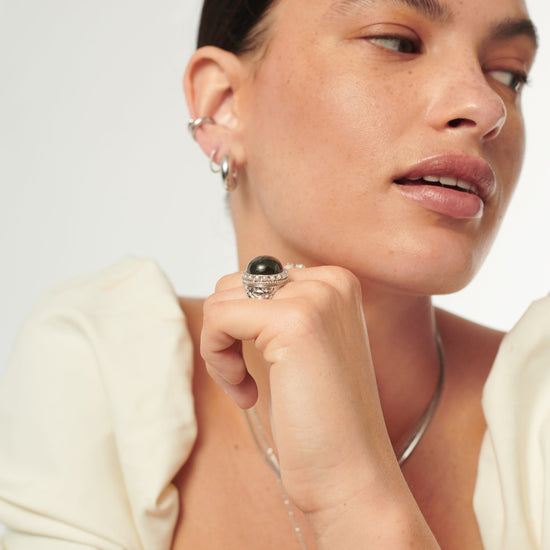 Harris Reed Labradorite Cocktail Ring | Silver Plated/Pearl & Labradorite Rings Missoma