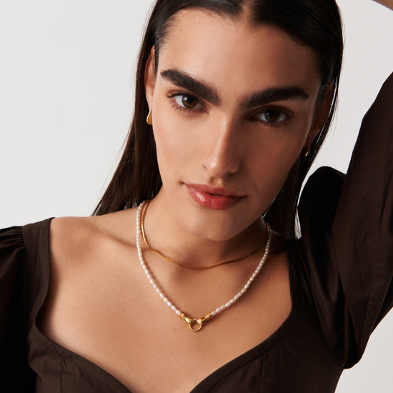 Harris Reed Medium In Good Hands Pearl Pendant Necklace Necklaces Missoma