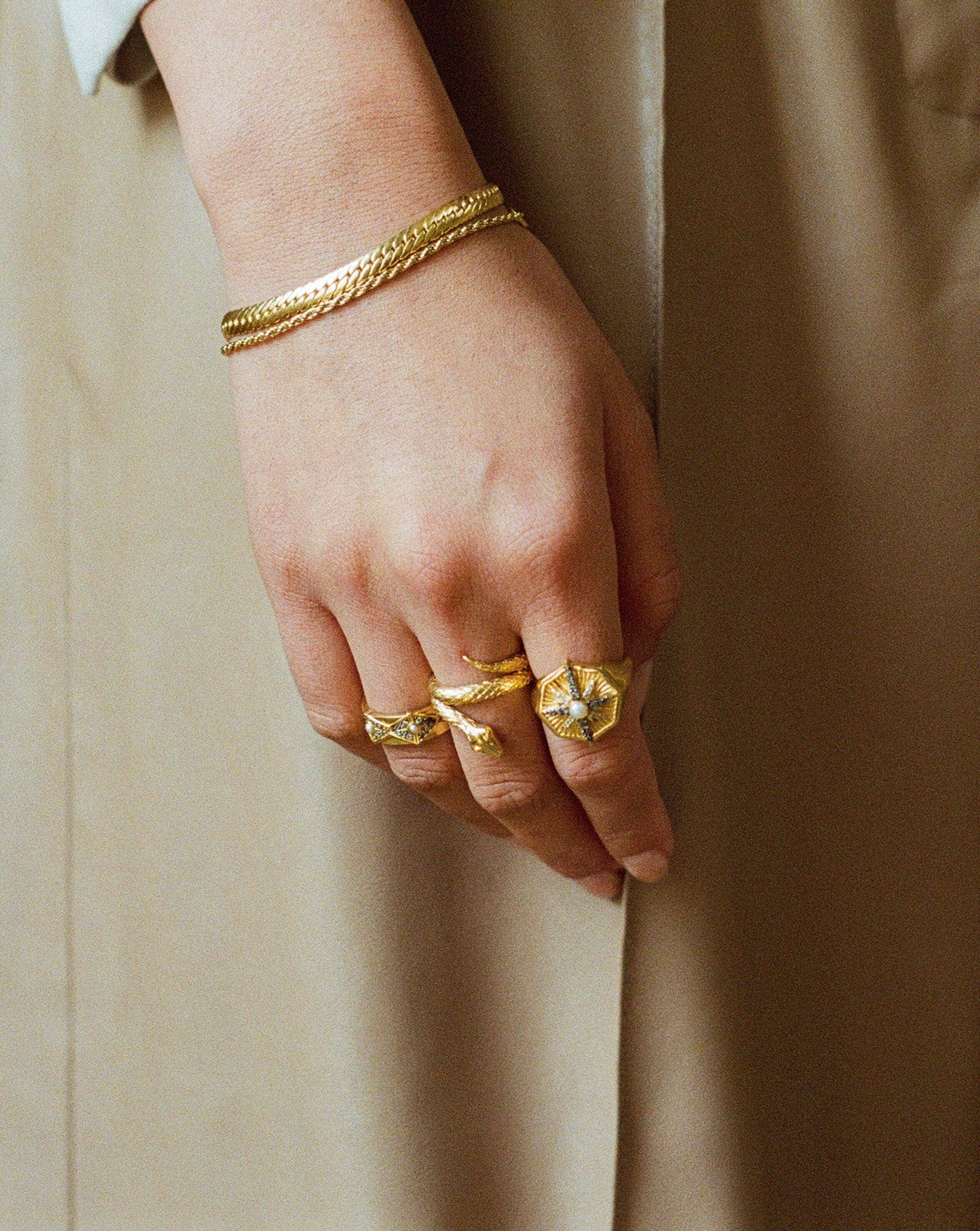 Harris Reed Star of the Show Pearl Signet Ring | 18ct Gold Plated/Pearl Rings Missoma