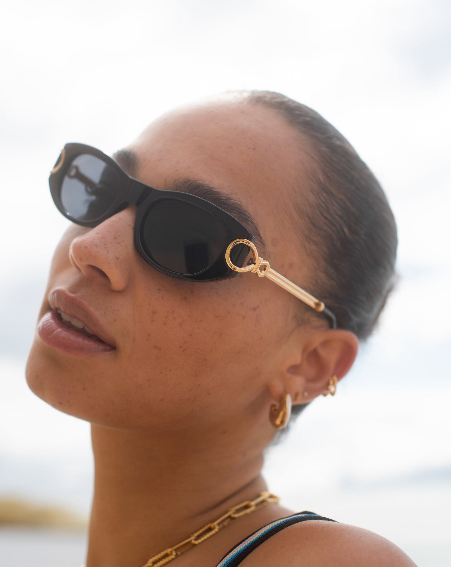 Le Specs Hydrus Link Oval Sunglasses | Black Accessories Missoma