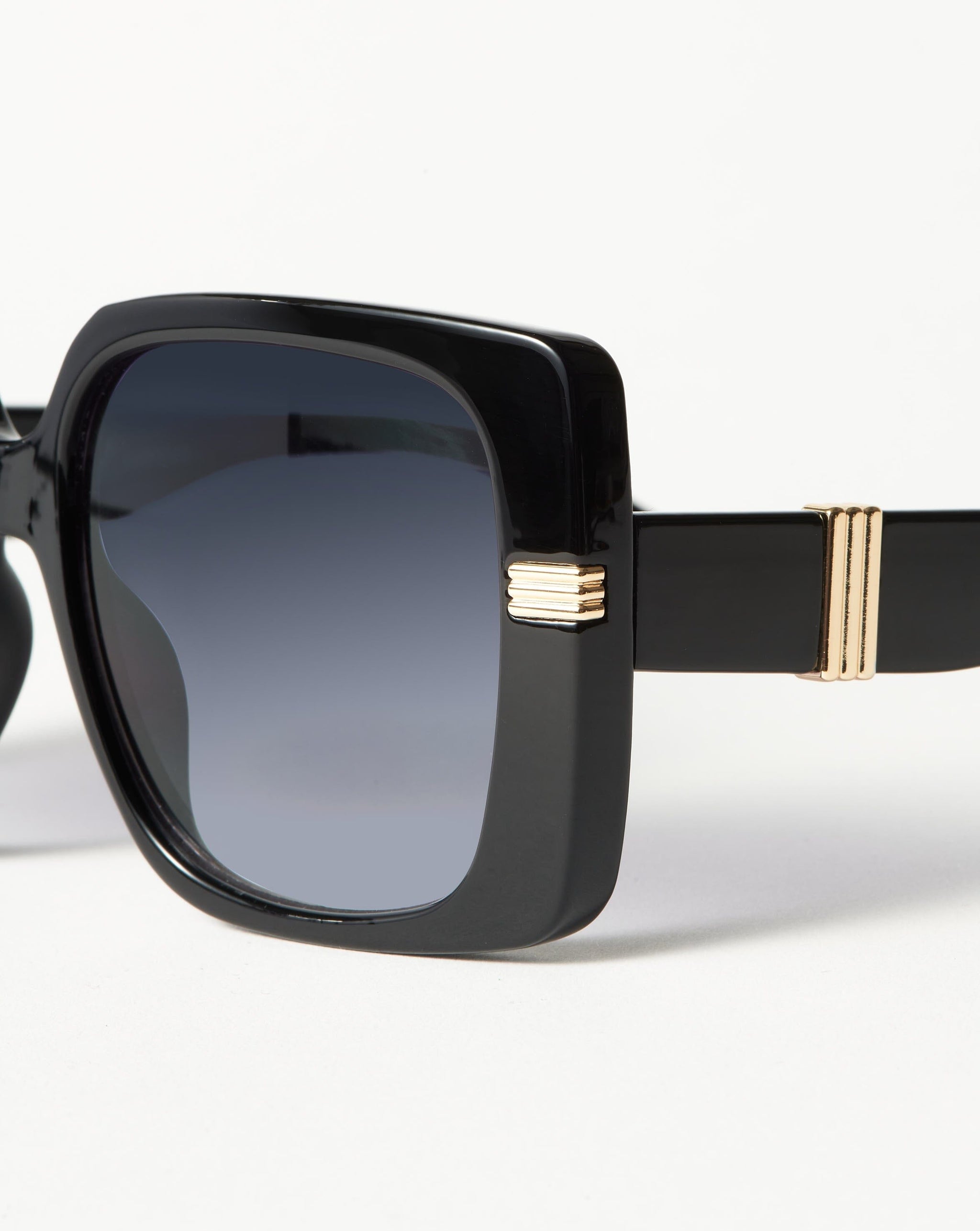 Le Specs Phoenix Ridge Oversized Square Sunglasses | Black Accessories Missoma