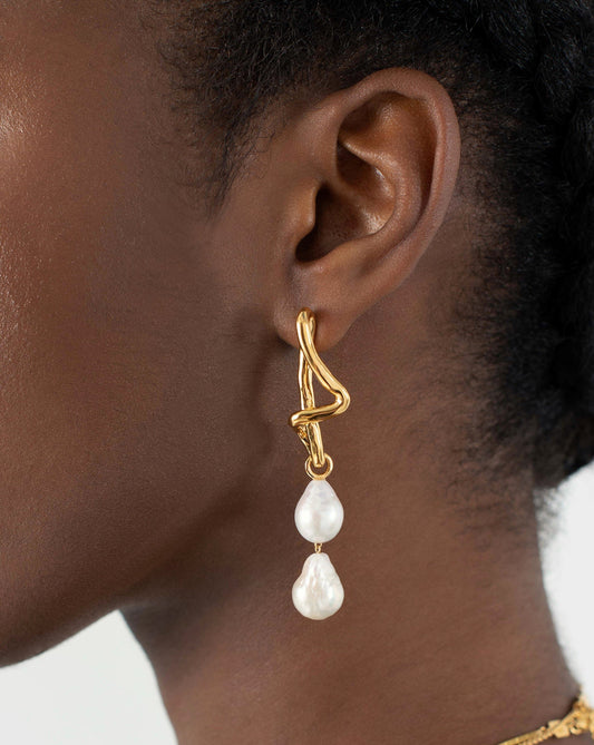 Molten Baroque Pearl Mismatch Drop Earrings Earrings Missoma