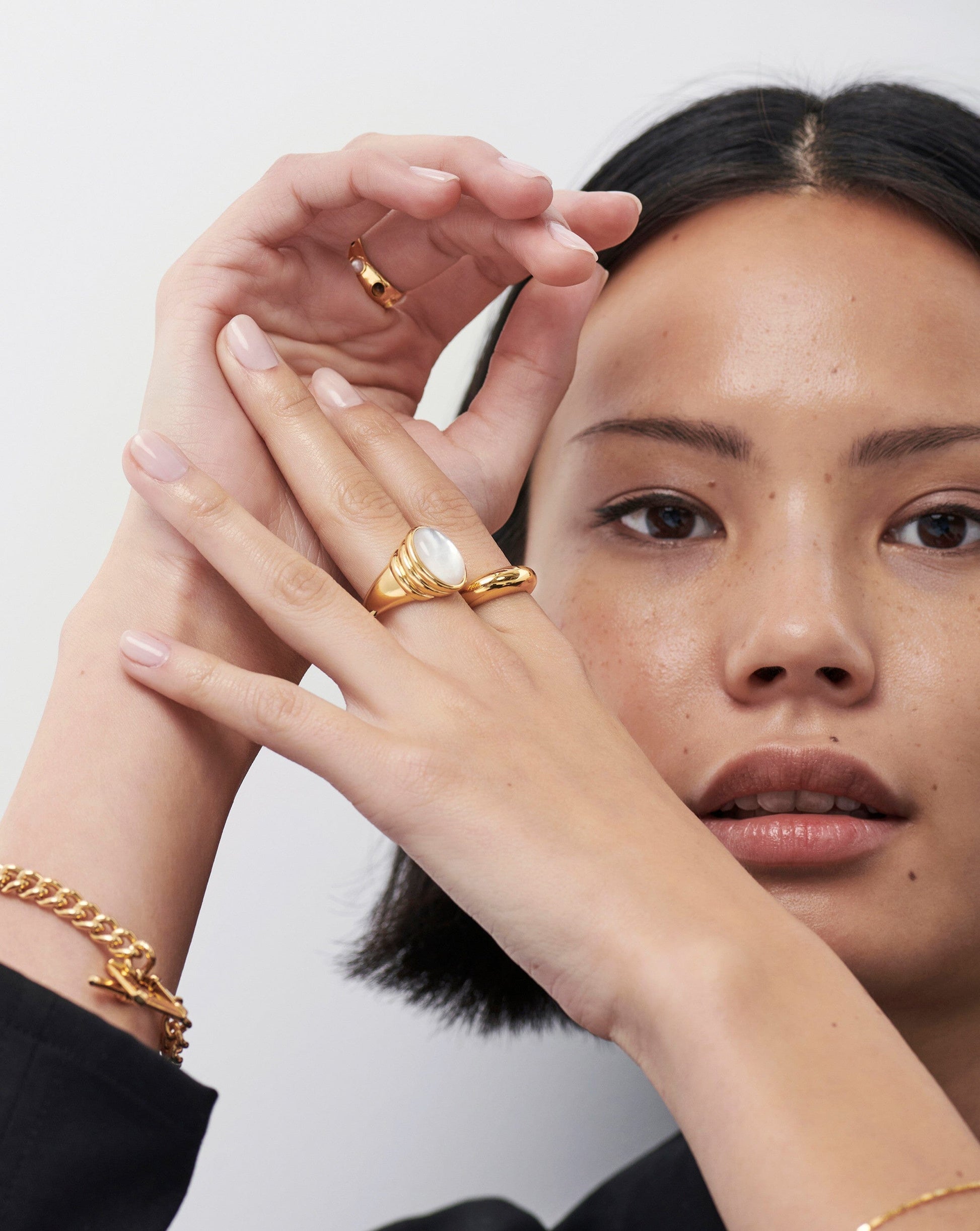 Savi Ridge Oval Gemstone Chunky Ring | 18ct Gold Plated Vermeil/ Mother of Pearl & Quartz Rings Missoma