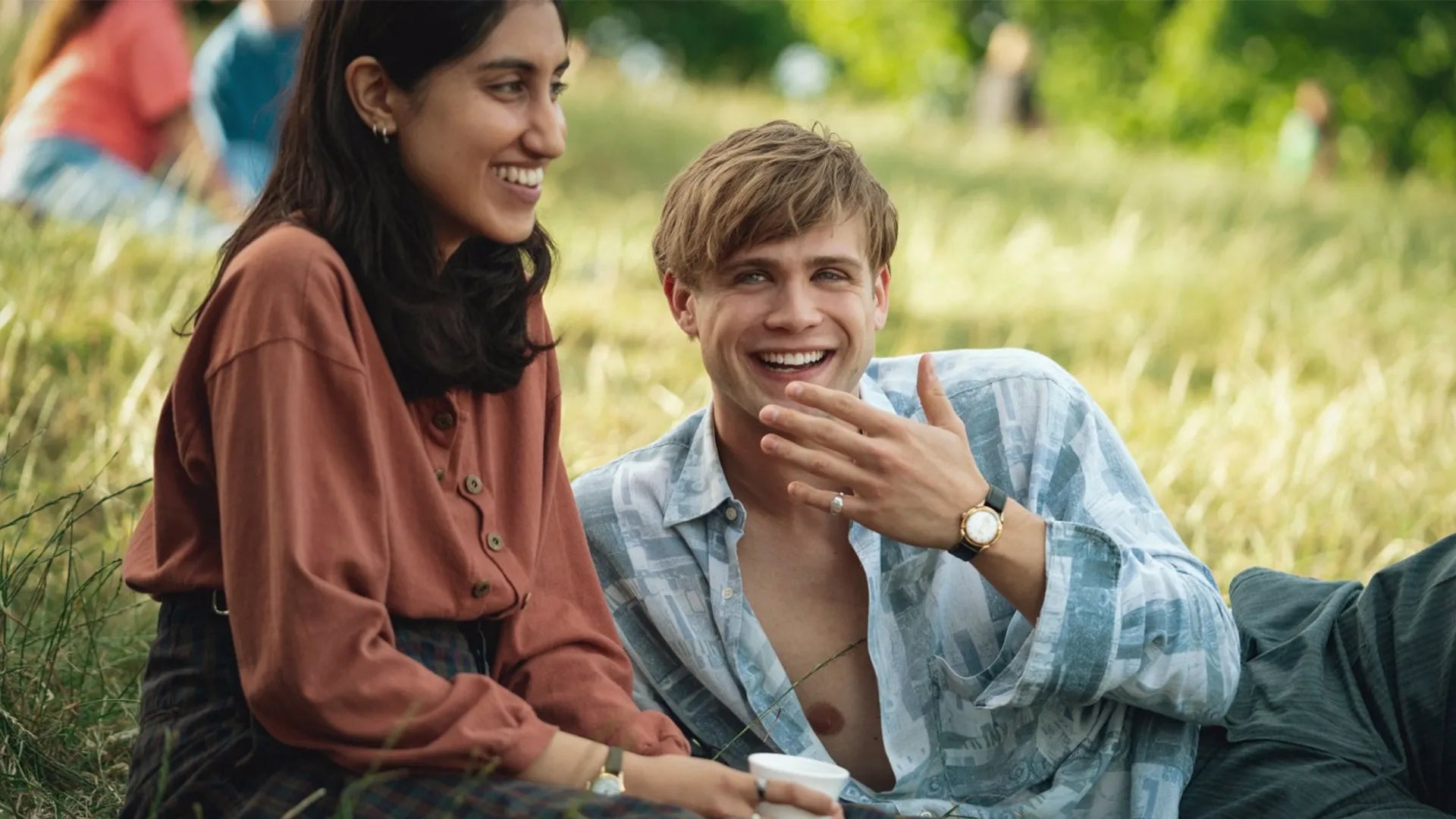 From Netflix's One Day to Everyday: Signet Rings Are Here to Stay