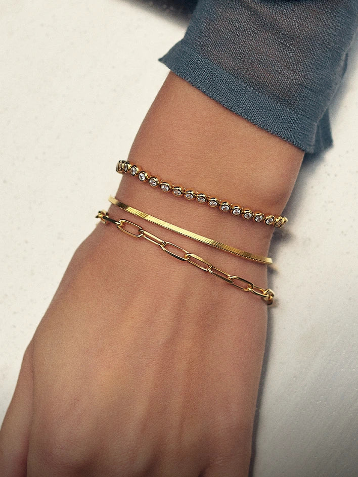 Dangling Gold heart-shaped earrings jewellery