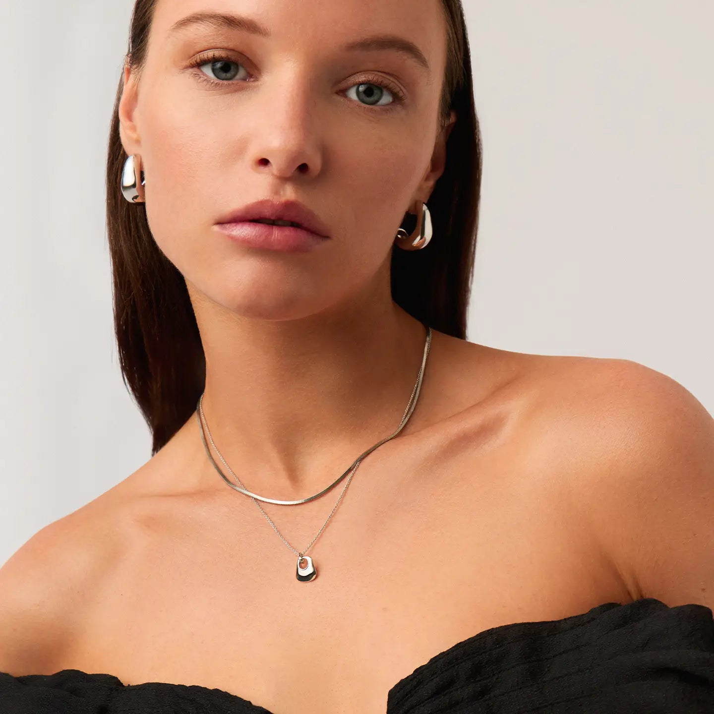 Short necklace