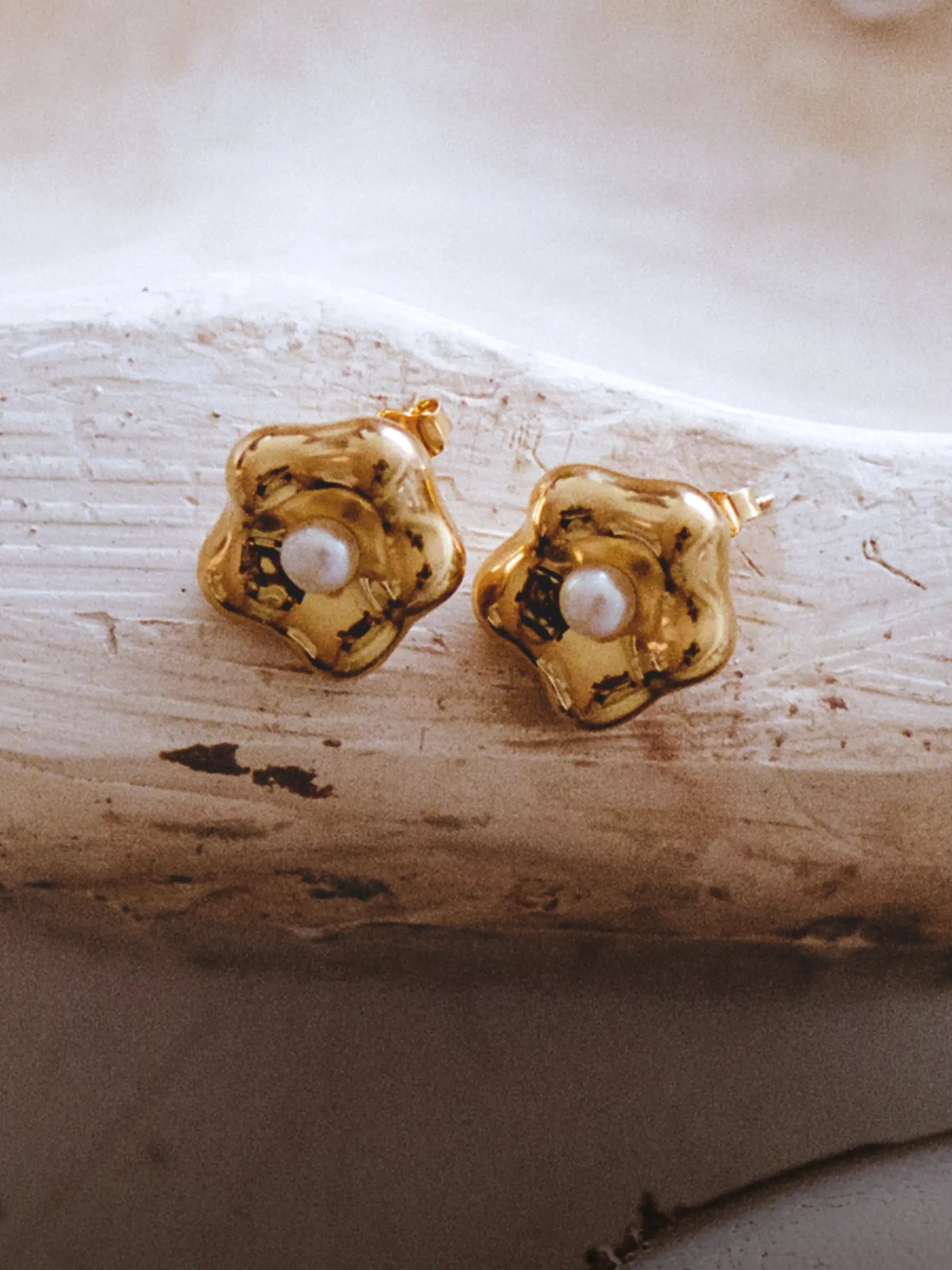 eny lee parker pearl studs