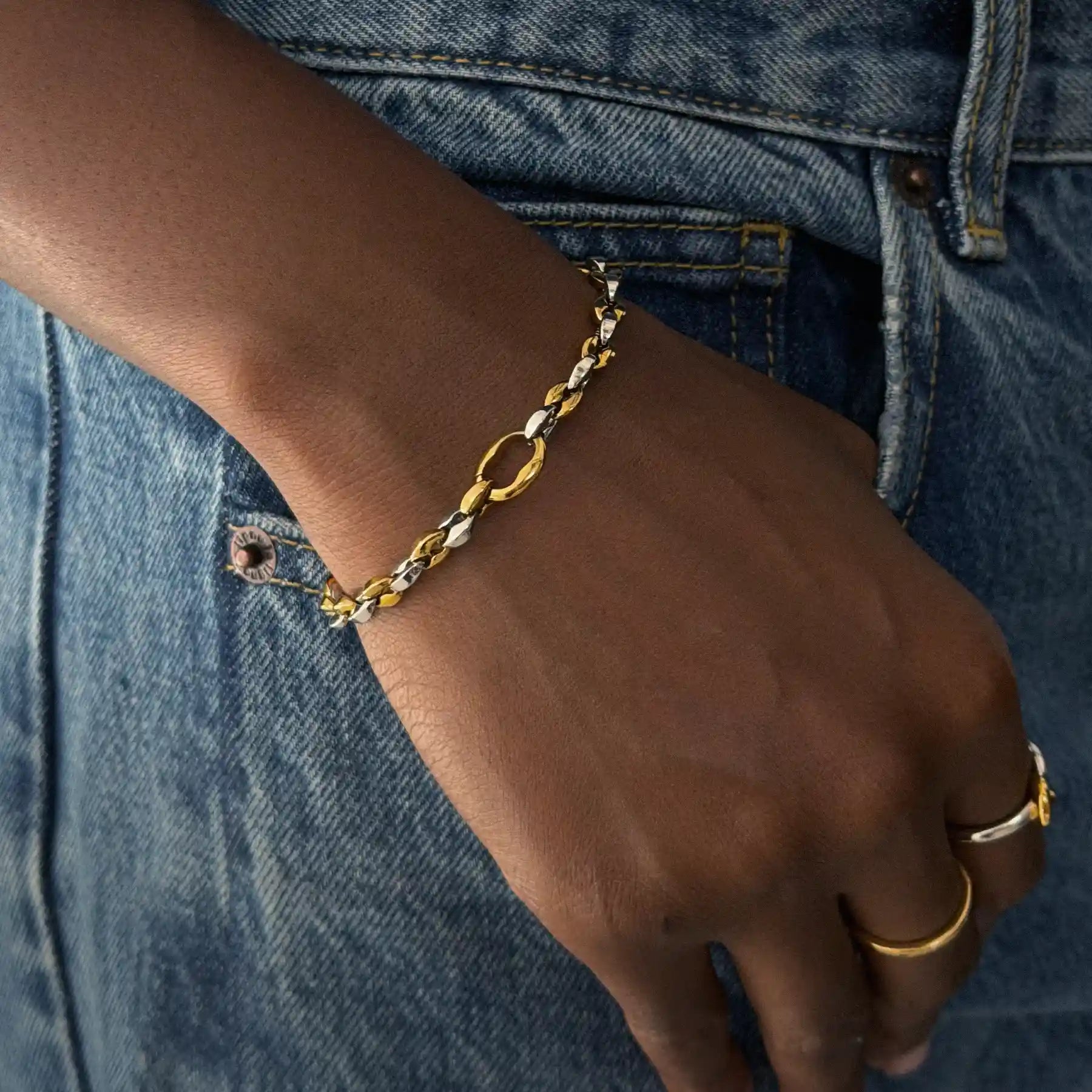 Engraveable Gold Bar Chain Necklace