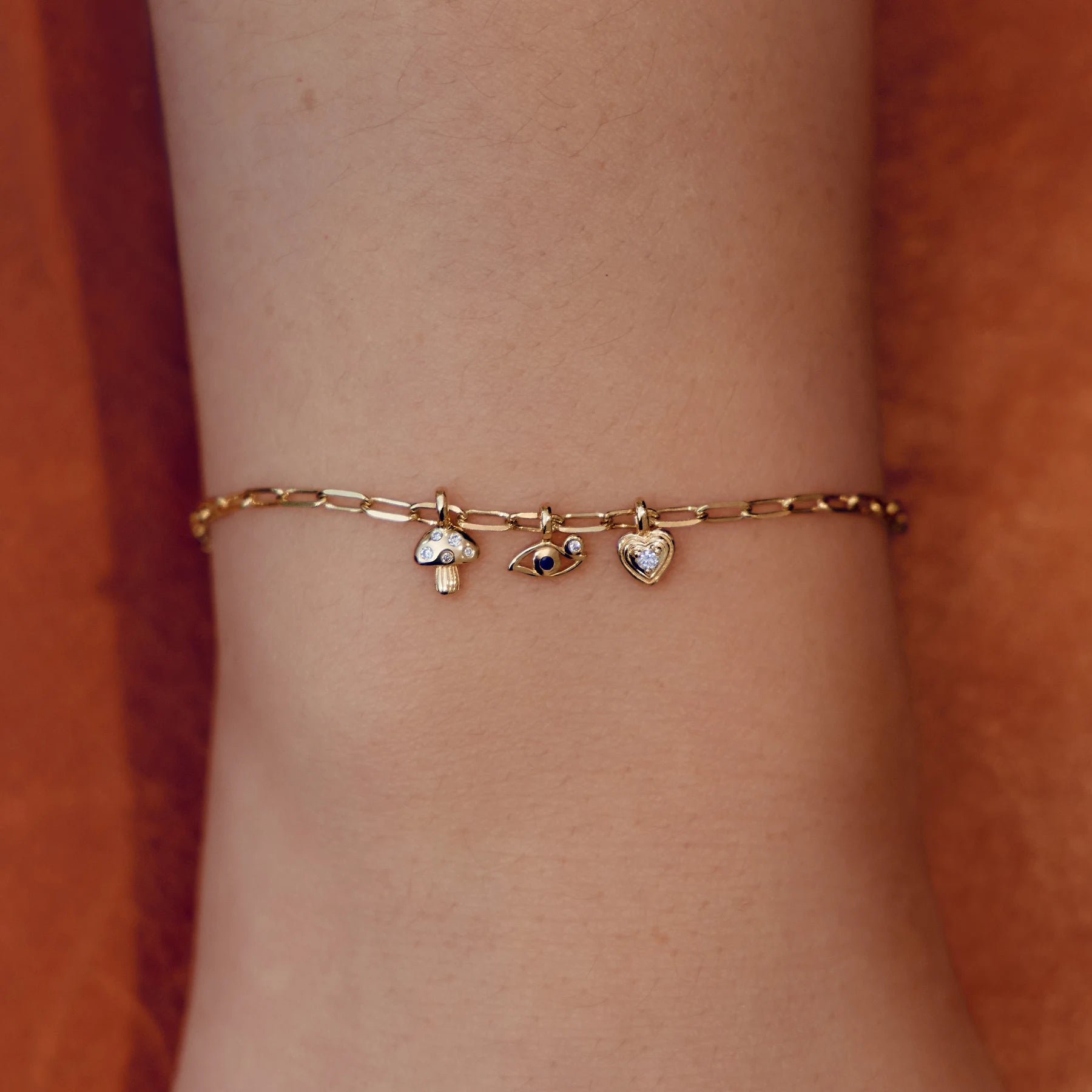 permanent bracelet welding in solid gold