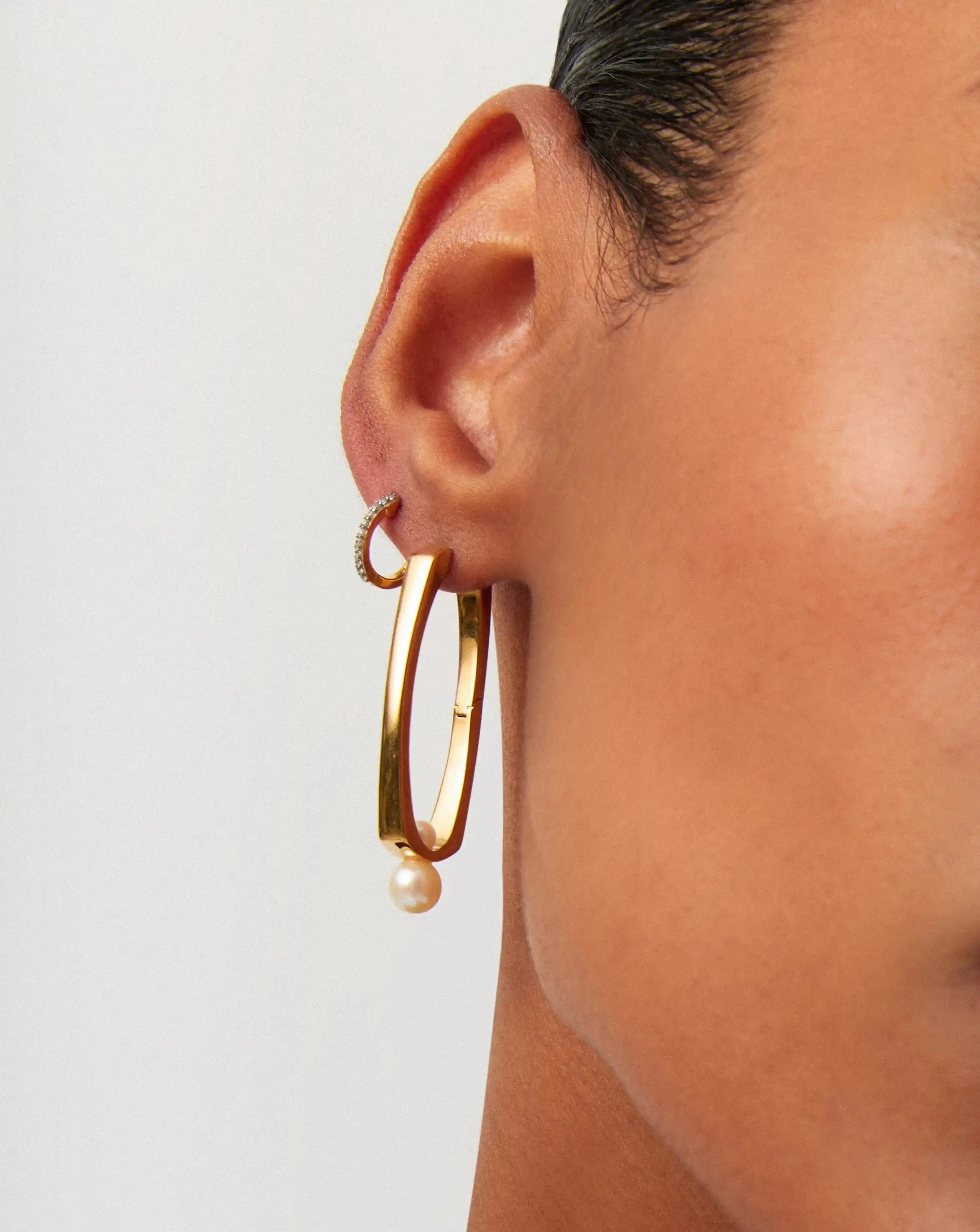 Button Pearl Ovate Hoop Earrings | 18ct Gold Plated/Pearl Earrings Missoma 