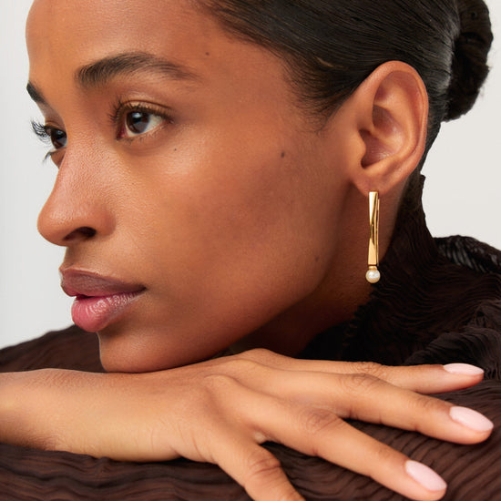 Button Pearl Ovate Hoop Earrings | 18ct Gold Plated/Pearl Earrings Missoma 
