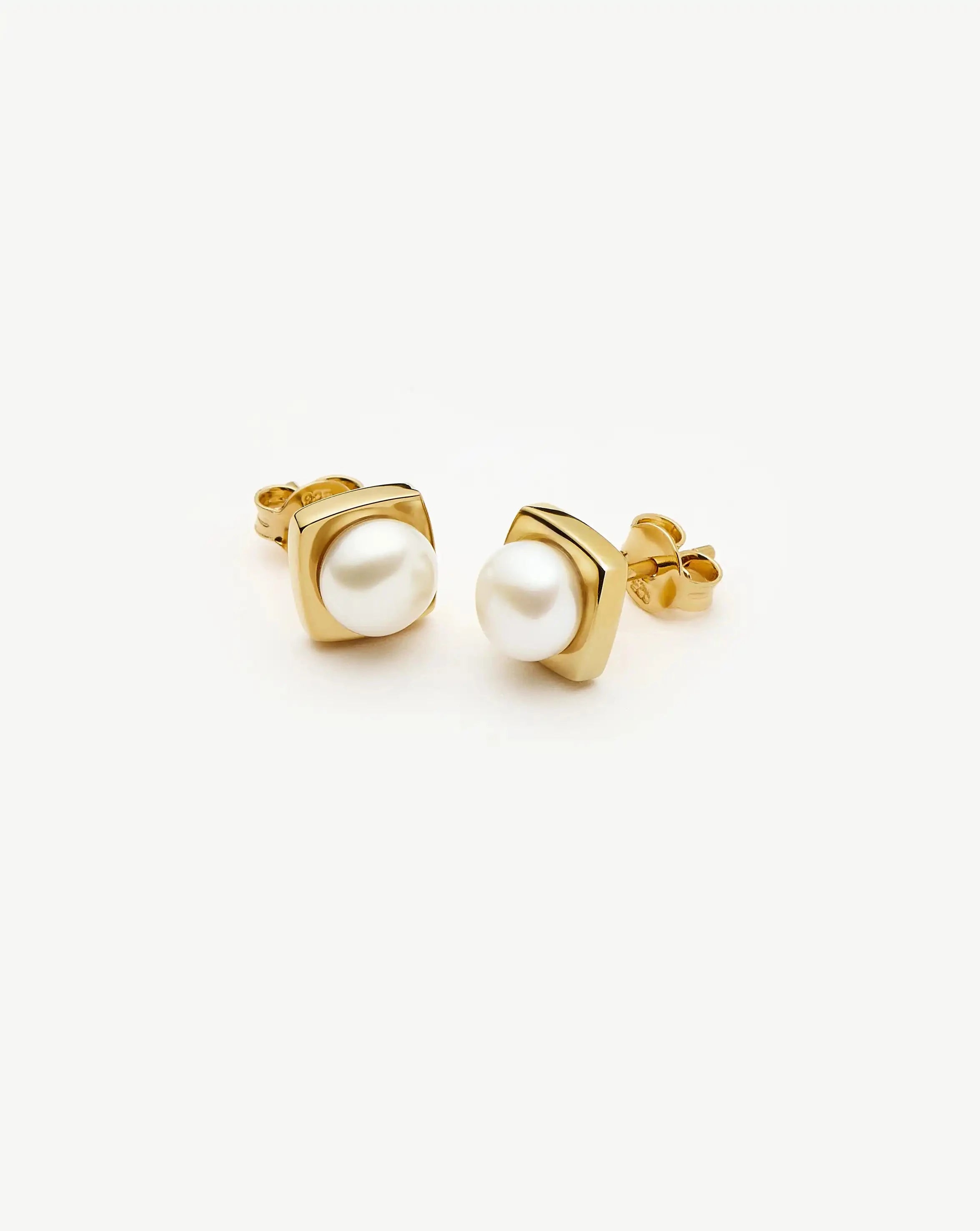 Button Pearl Square Stud Earrings | 18ct Gold Vermeil/Pearl Earrings Missoma 