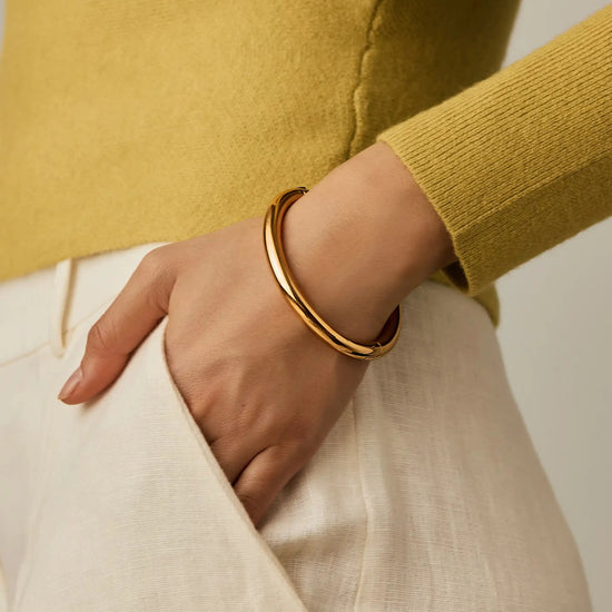 Chunky Round Hinged Bangle | 18ct Gold Plated Bracelets Missoma 