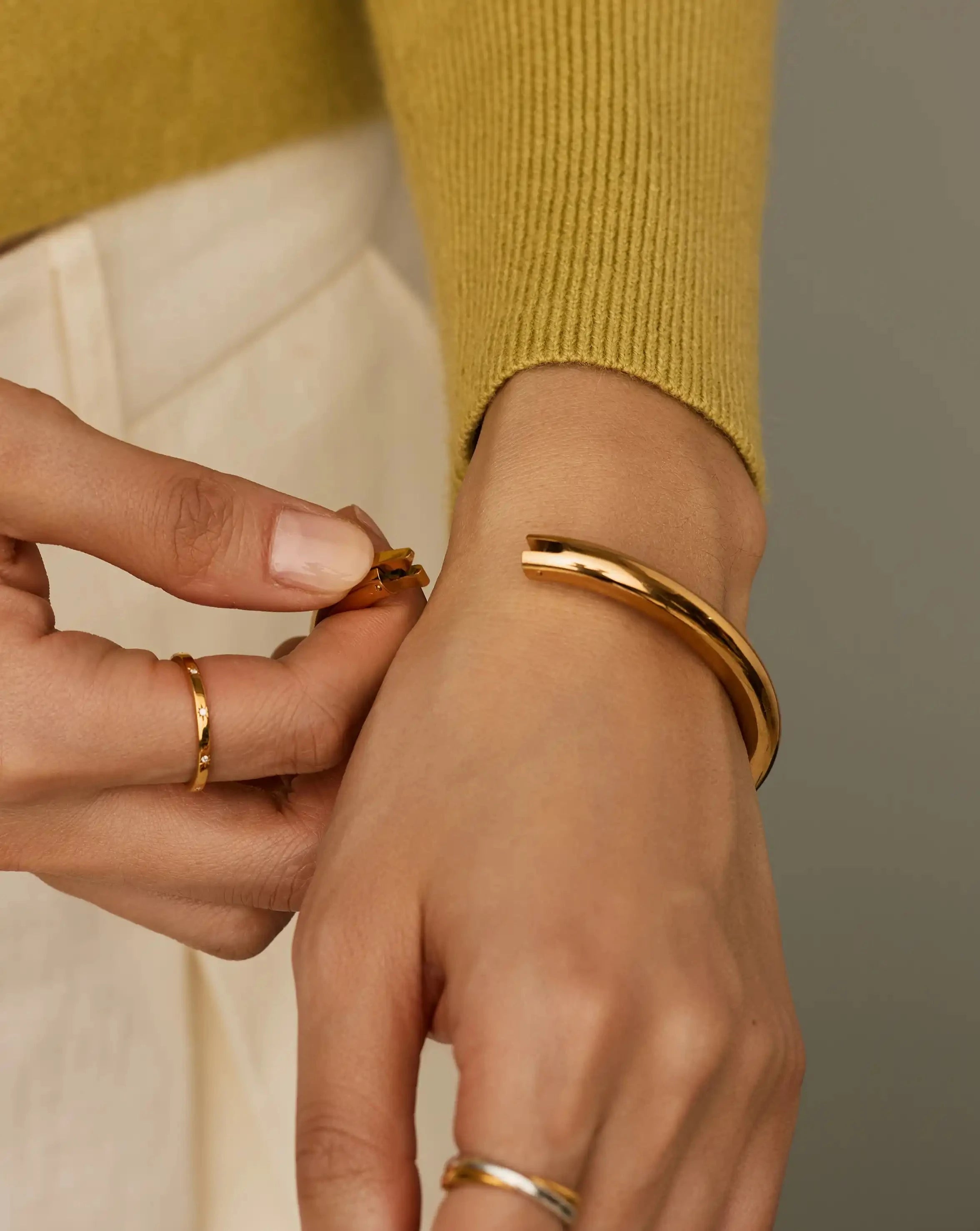 Chunky Round Hinged Bangle | 18ct Gold Plated Bracelets Missoma 