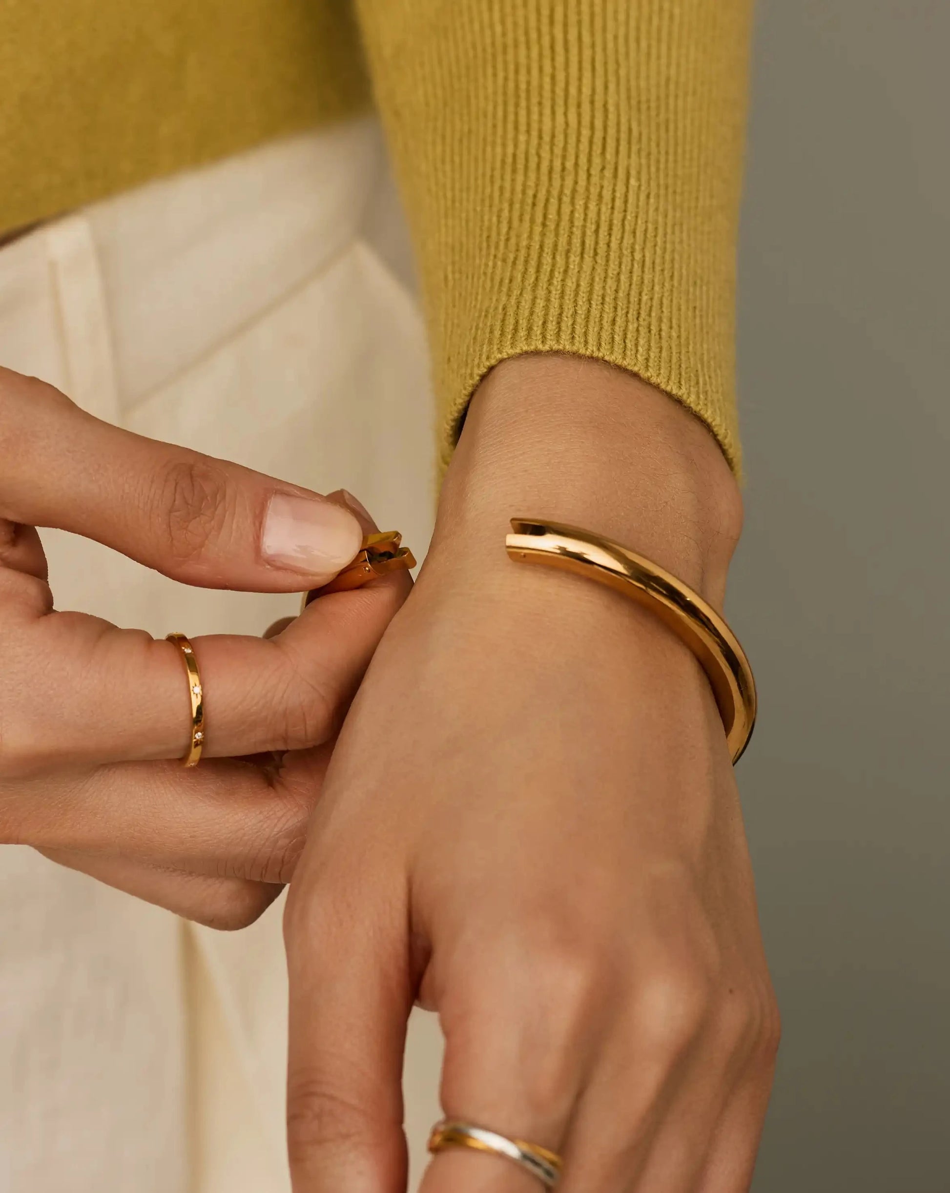 Chunky Round Hinged Bangle | 18ct Gold Plated Bracelets Missoma 