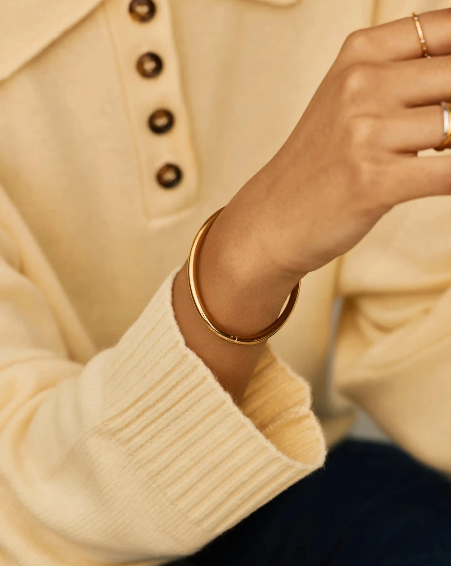 Classic Round Hinged Bangle | 18ct Gold Plated Bracelets Missoma 