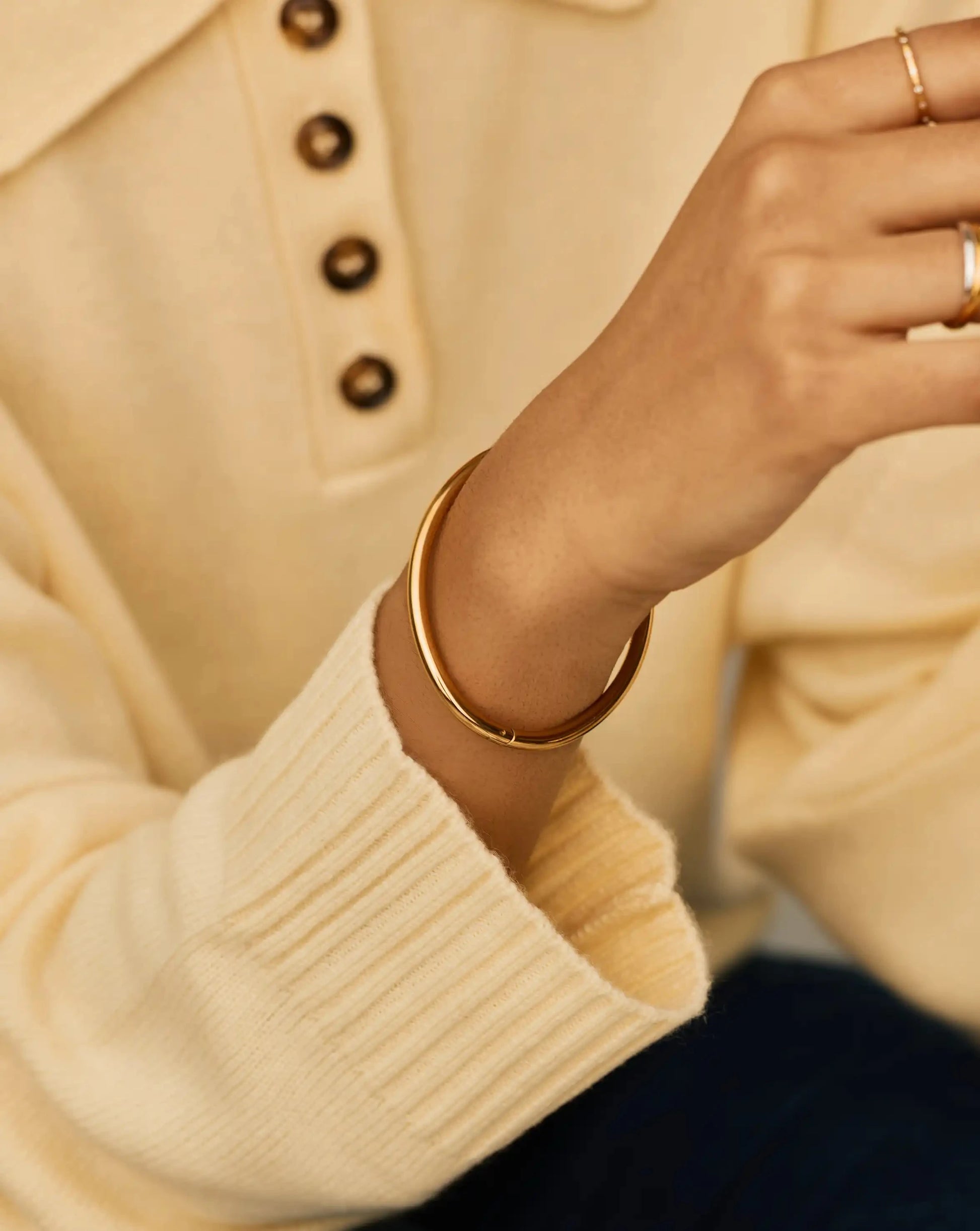 Classic Round Hinged Bangle | 18ct Gold Plated Bracelets Missoma 