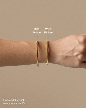 Classic Round Hinged Bangle | 18ct Gold Plated Bracelets Missoma 