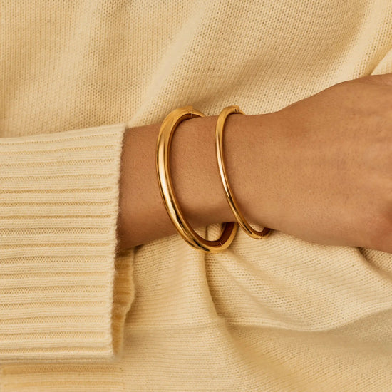 Classic Round Hinged Bangle | 18ct Gold Plated Bracelets Missoma 