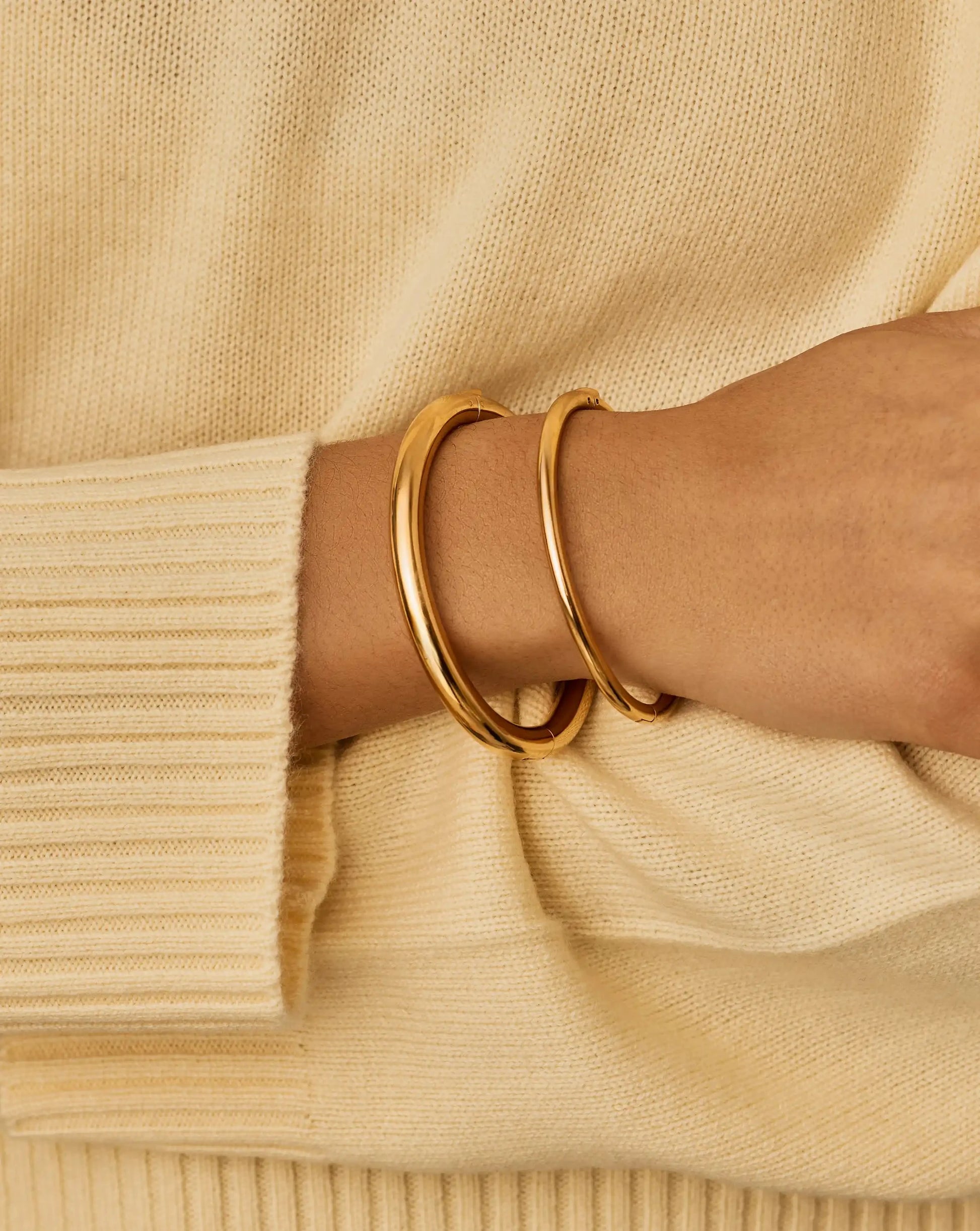 Classic Round Hinged Bangle | 18ct Gold Plated Bracelets Missoma 