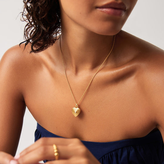 Engravable Heart Ridge Locket Pendant Necklace | 18ct Gold Vermeil/Rainbow Moonstone Necklaces Missoma 