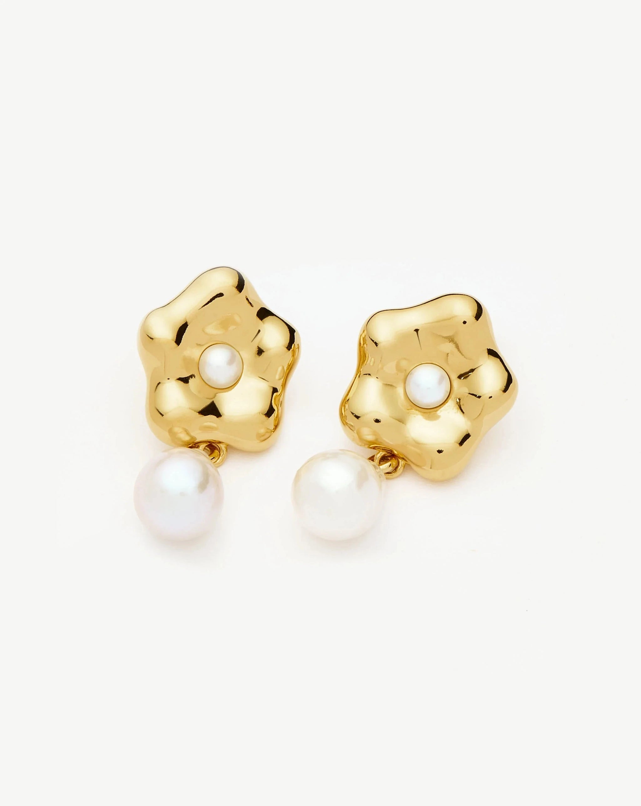 Eny Puffy Daisy Pearl Drop Earrings | 18ct Gold Plated/Pearl Earrings Missoma 